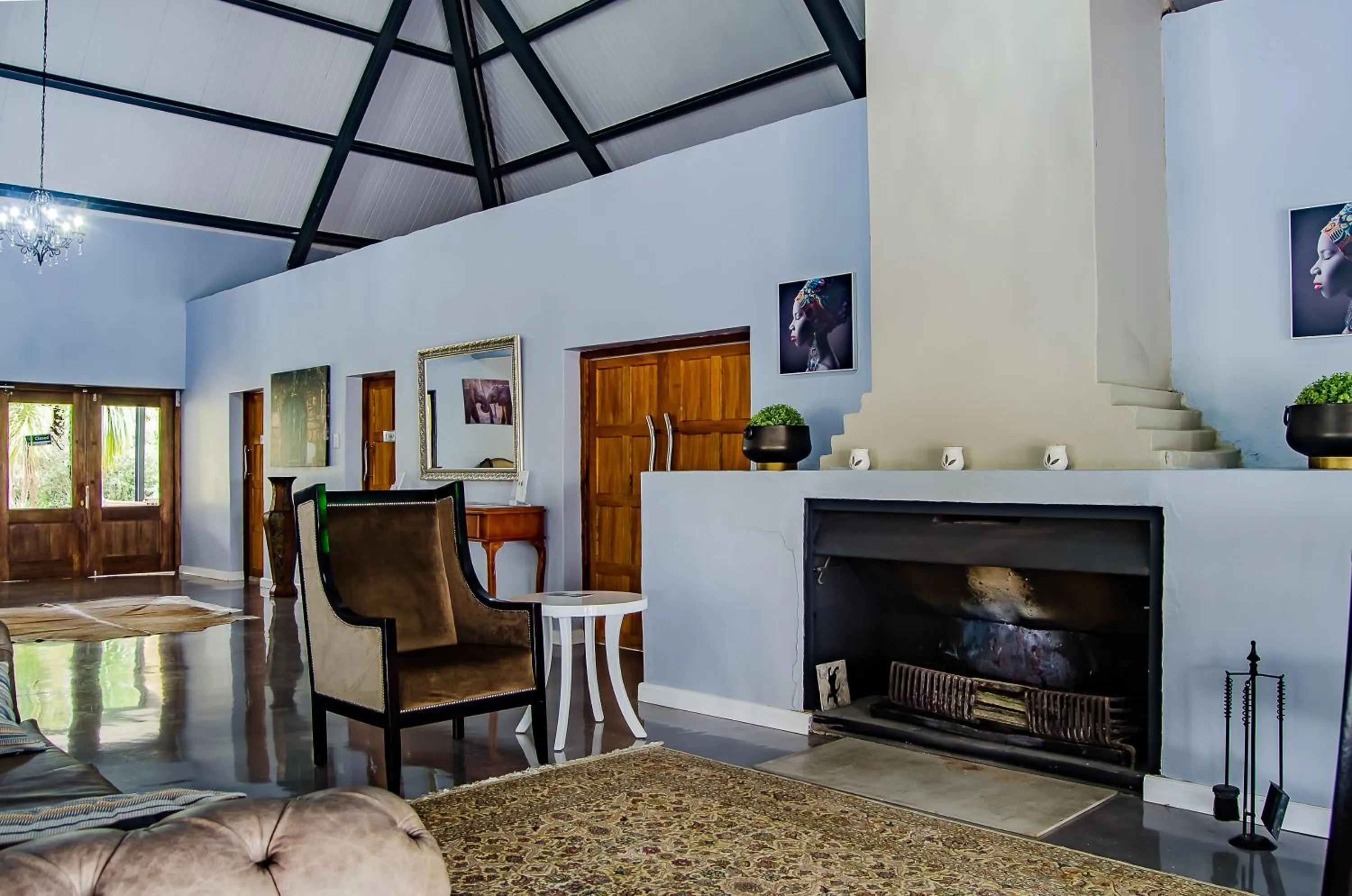 Communal lounge/ TV room in Mount Shekinah Country Hotel