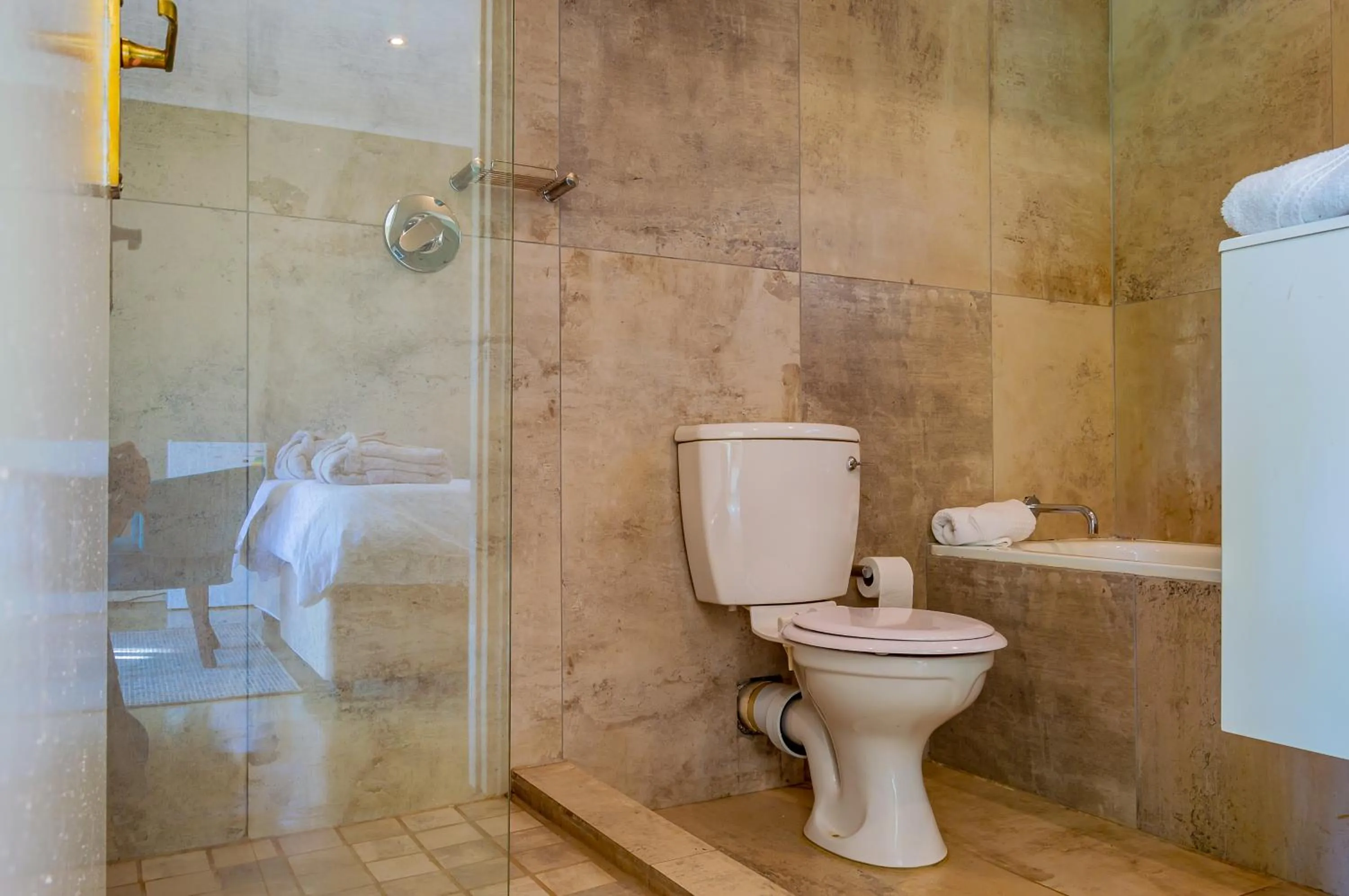 Bathroom in Mount Shekinah Country Hotel