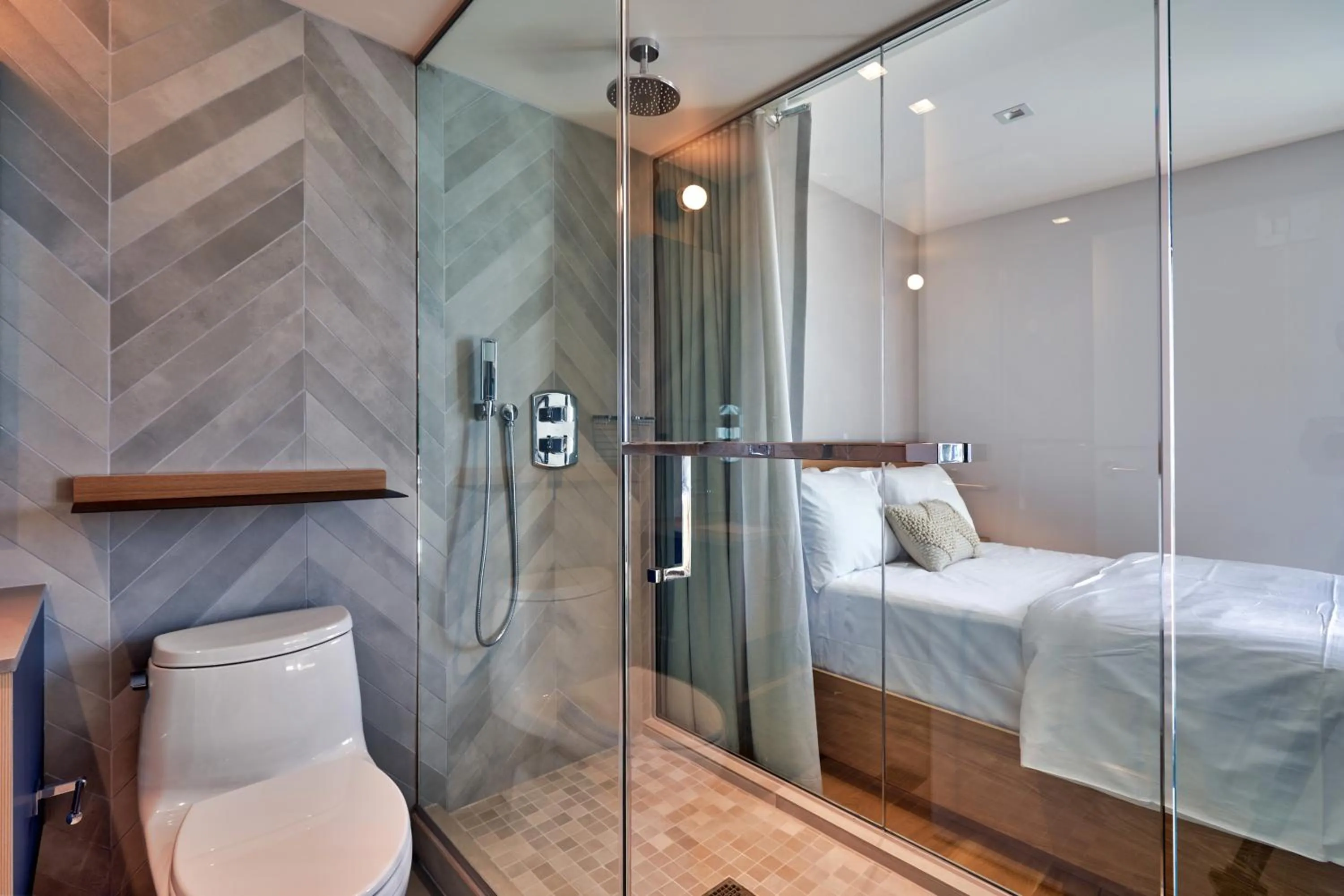Shower, Bed in Mayumi