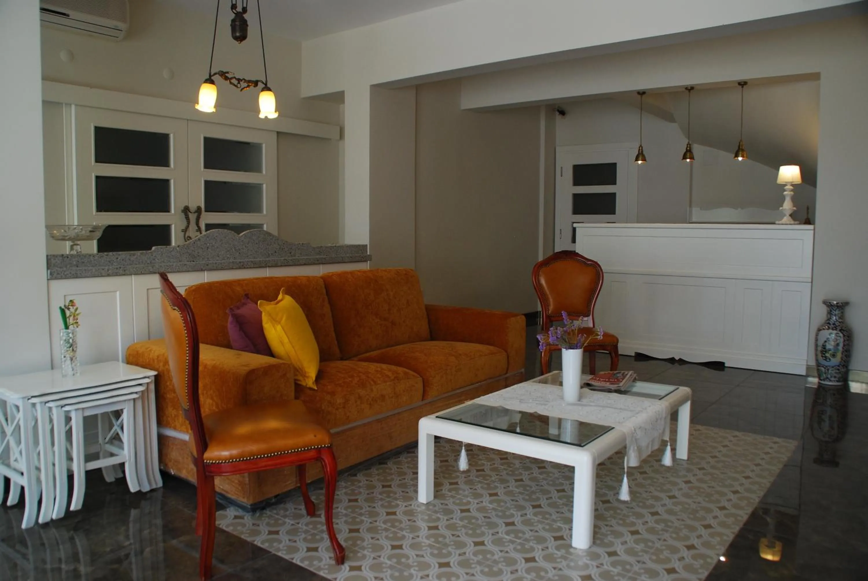 Communal lounge/ TV room in Melaike Hotel