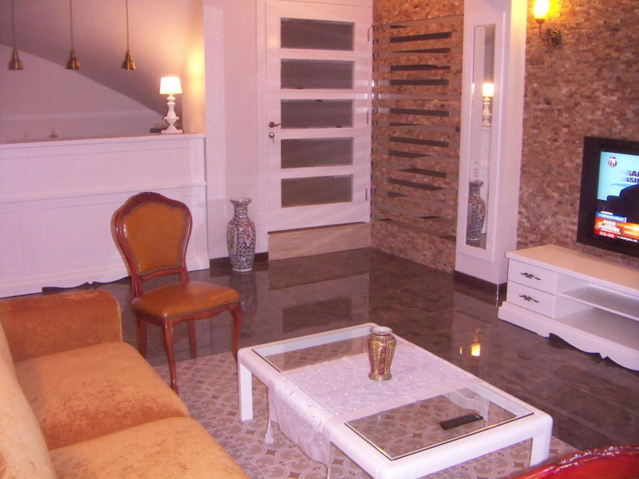 Communal lounge/ TV room in Melaike Hotel