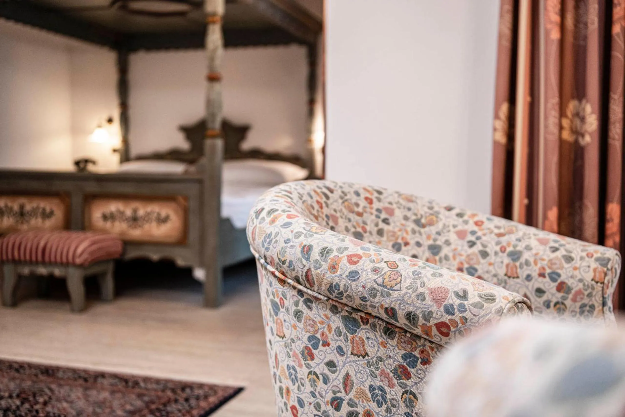 Seating area, Bed in Hotel Cavallino D'Oro Bed&Breakfast