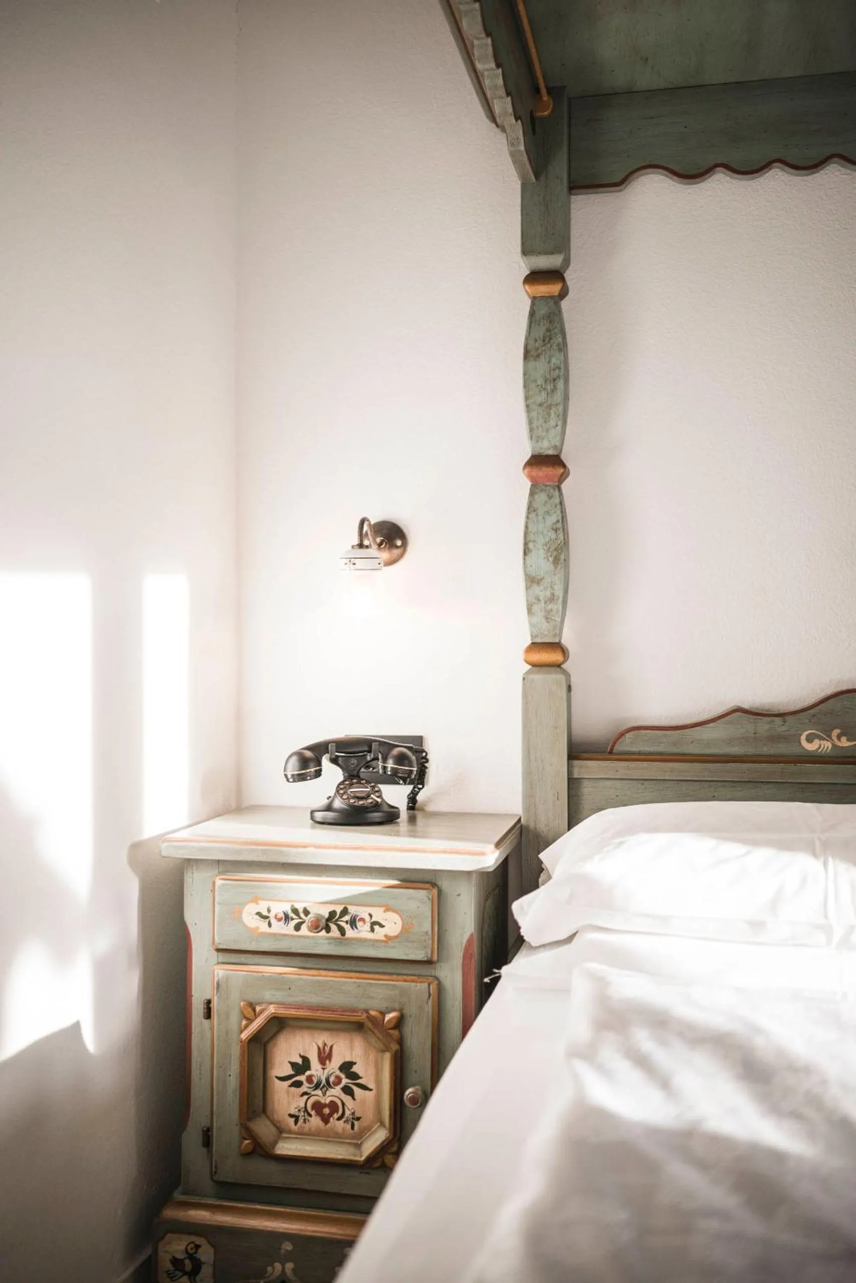 Decorative detail, Bed in Hotel Cavallino D'Oro Bed&Breakfast