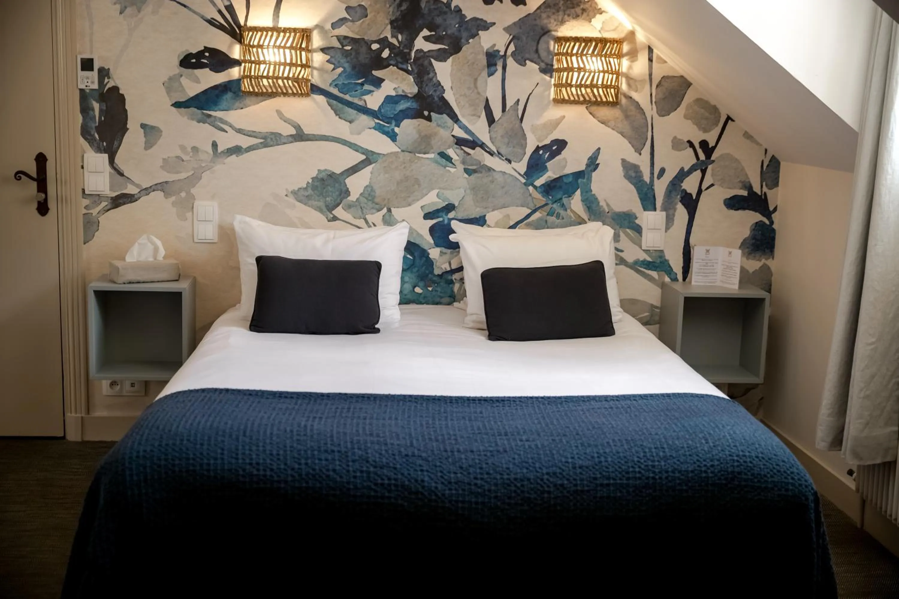 Bedroom, Bed in Hôtel de Biencourt