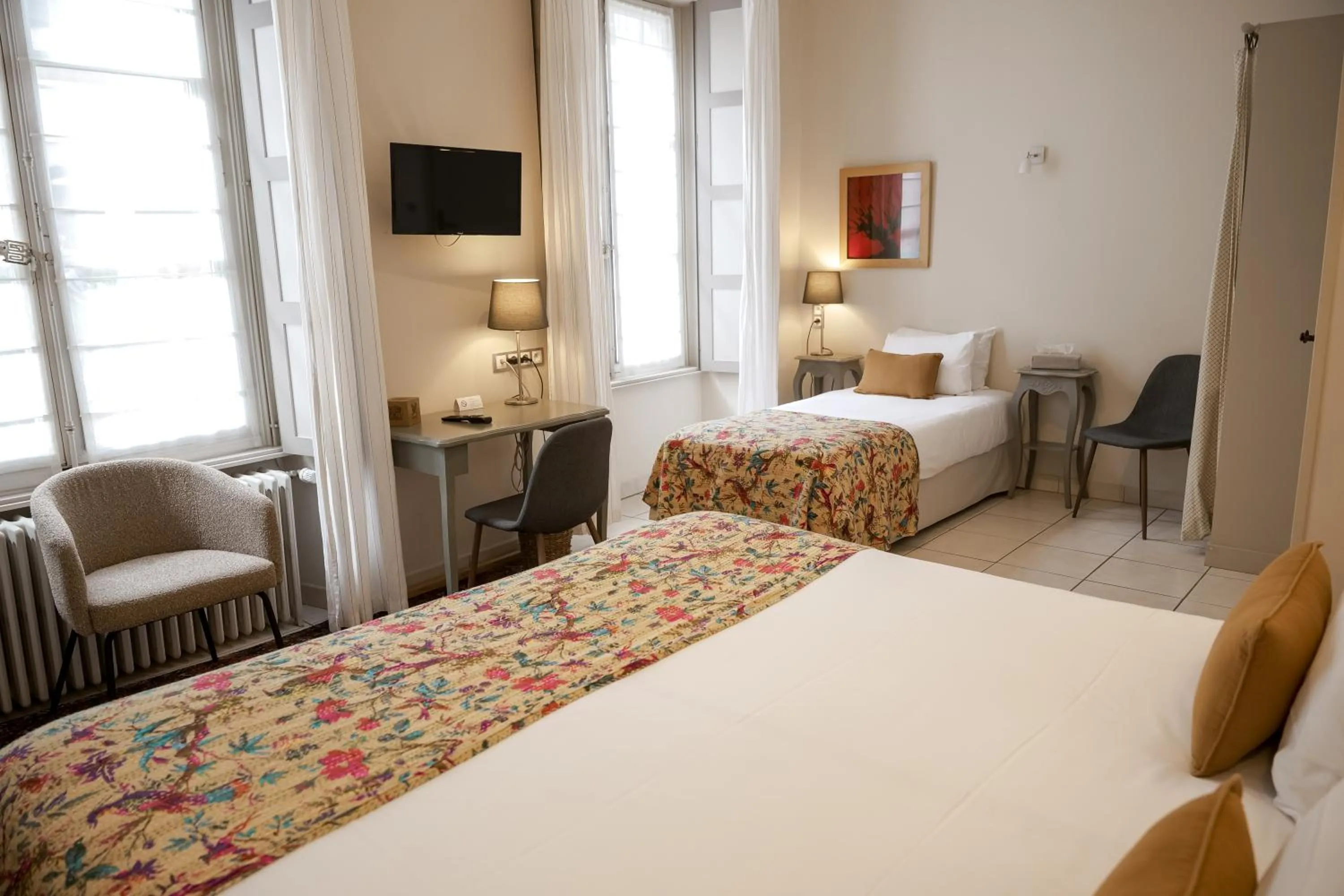 Photo of the whole room, Bed in Hôtel de Biencourt