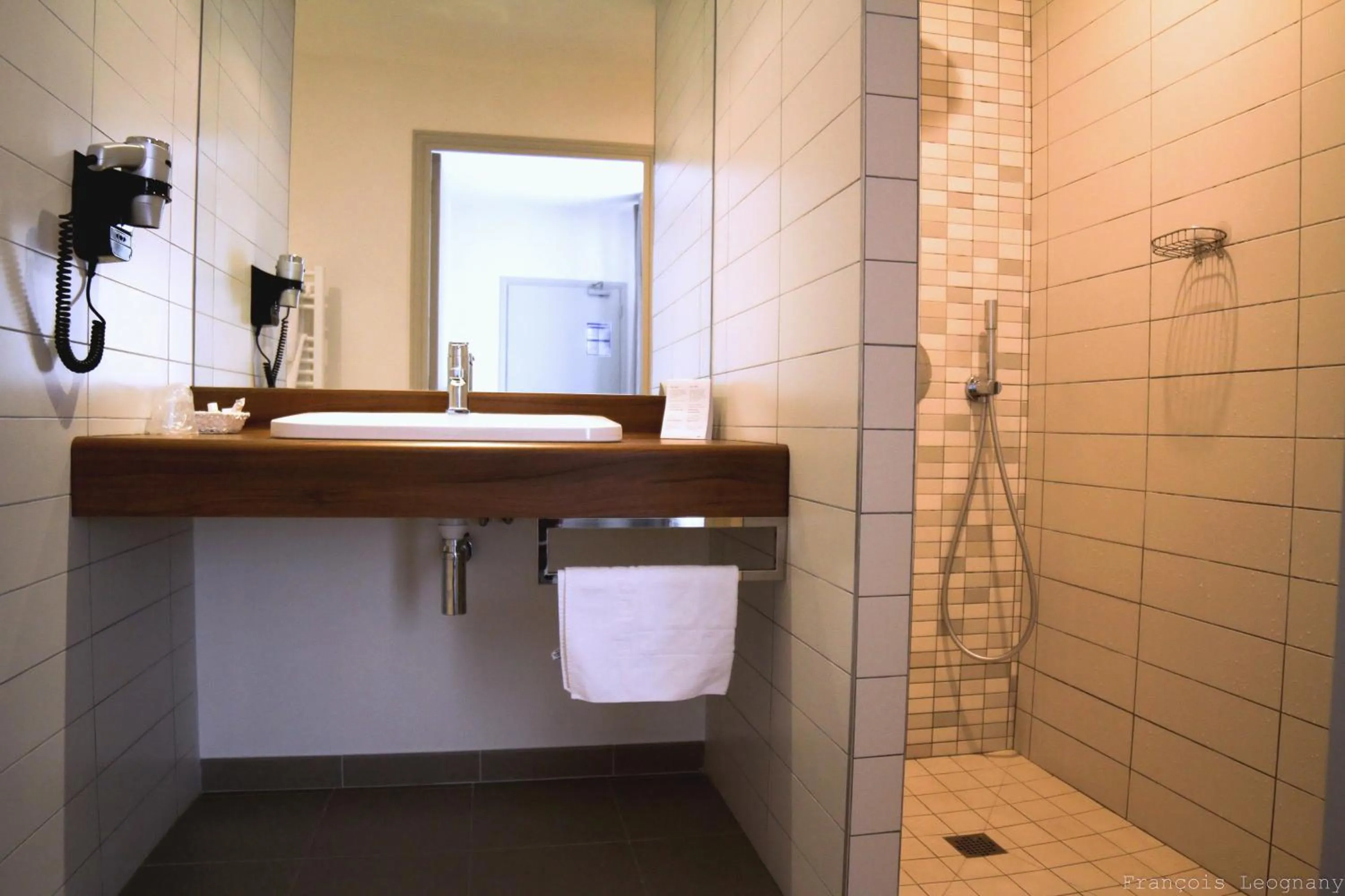Bathroom in Hôtel de Biencourt