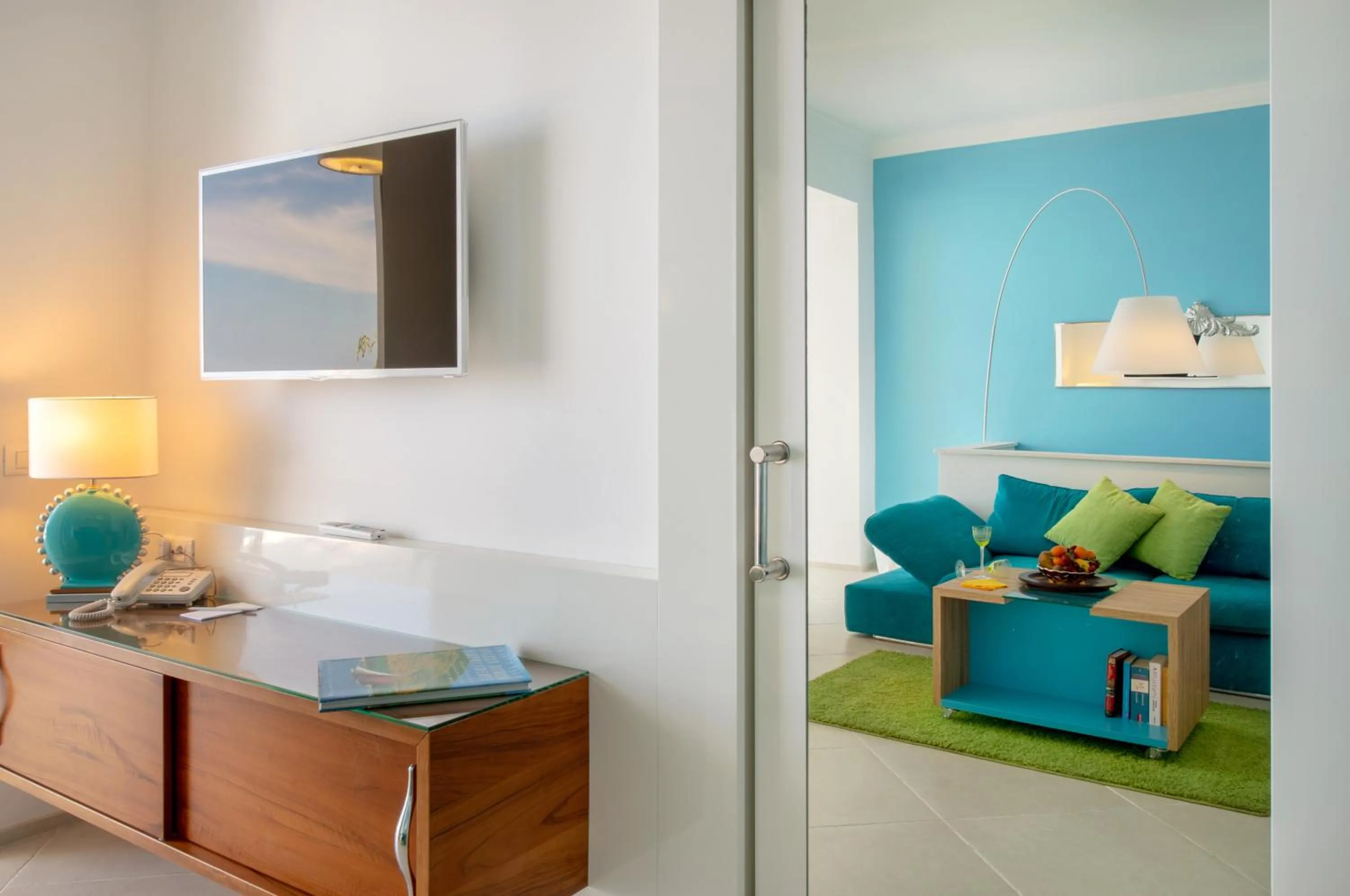 Seating area in Piccolo Grand Hotel