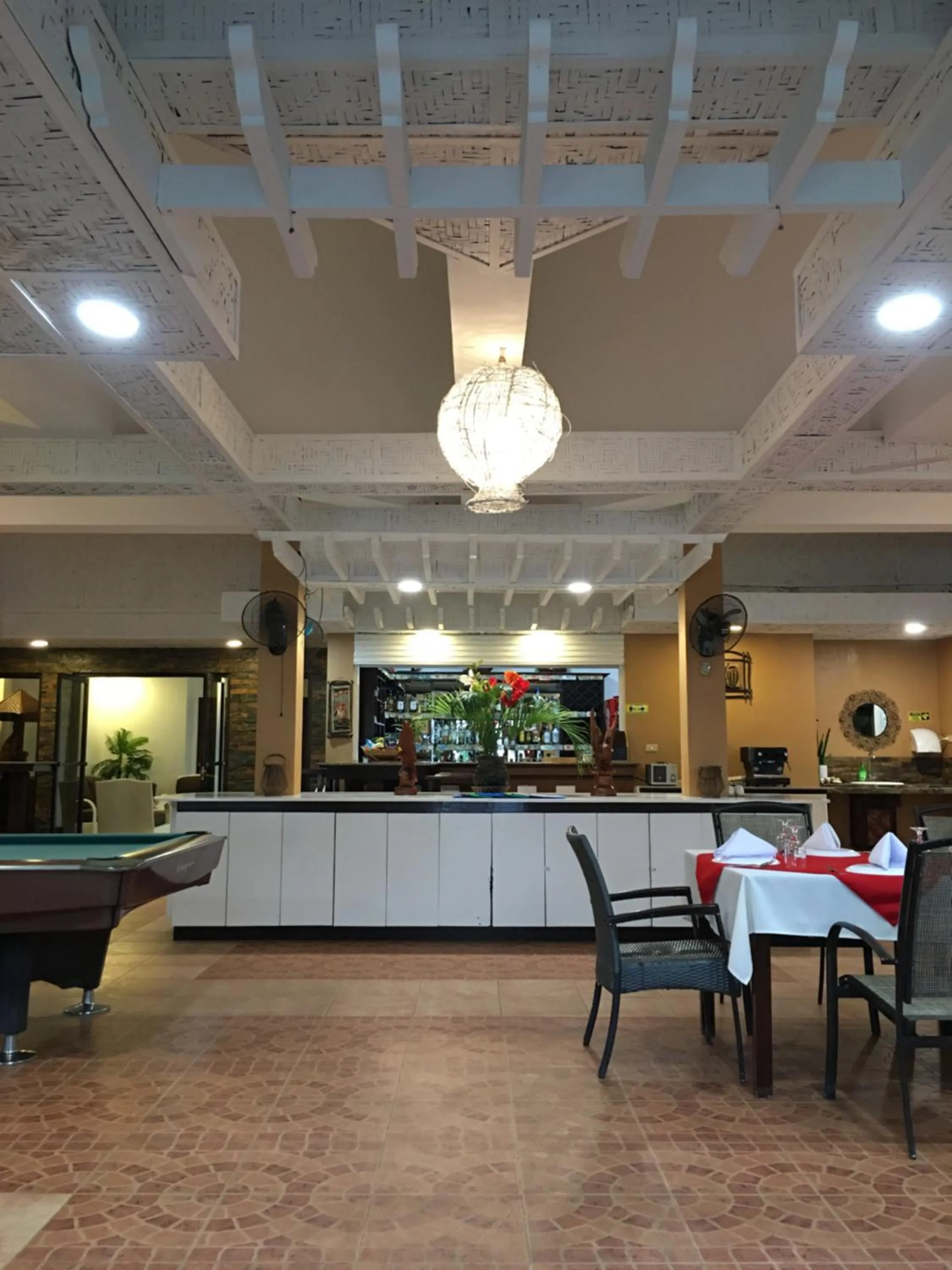 Restaurant/places to eat in Anda White Beach Resort