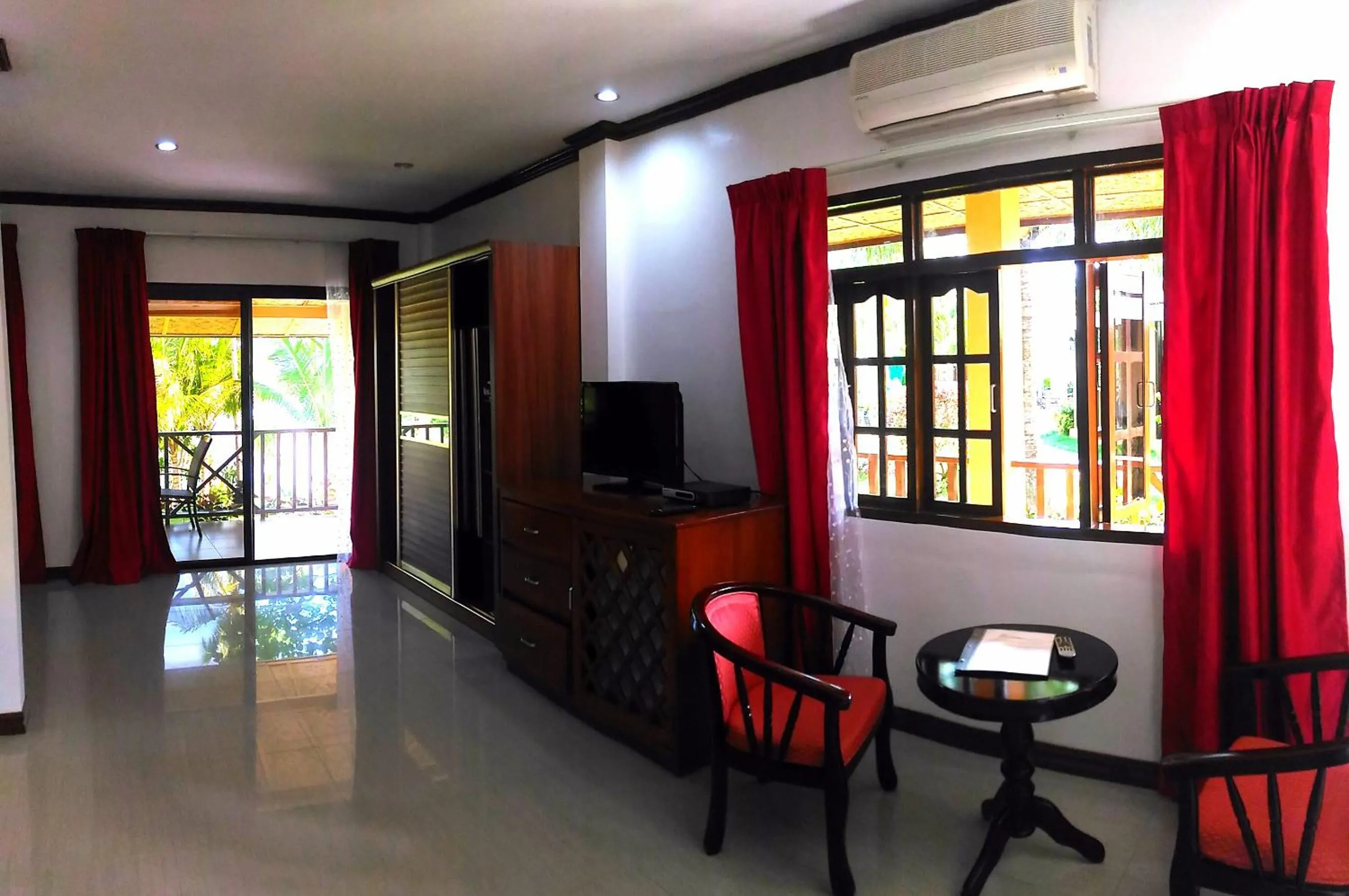 TV and multimedia in Anda White Beach Resort