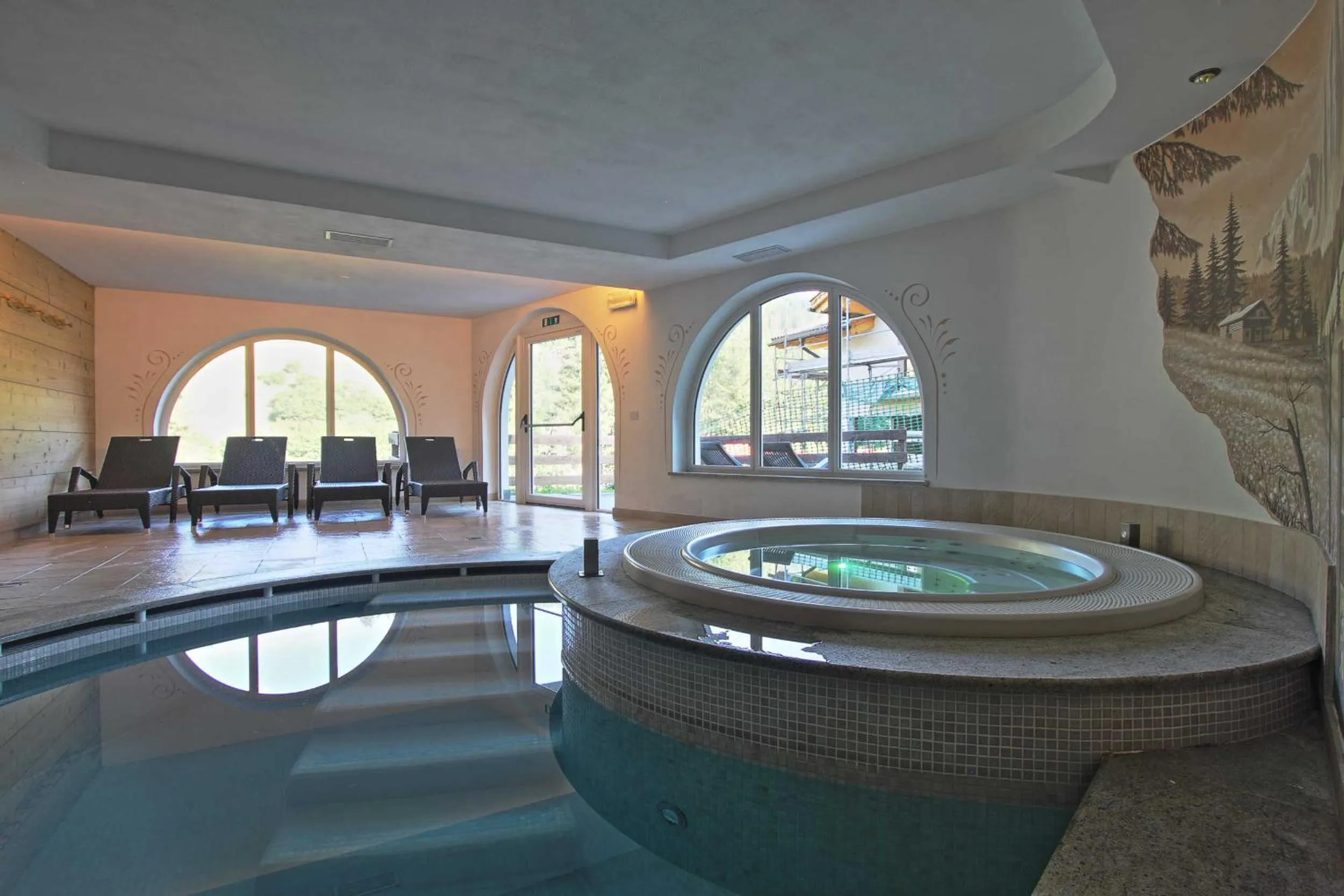 Hot Tub in Hotel Fanes Suite & Spa