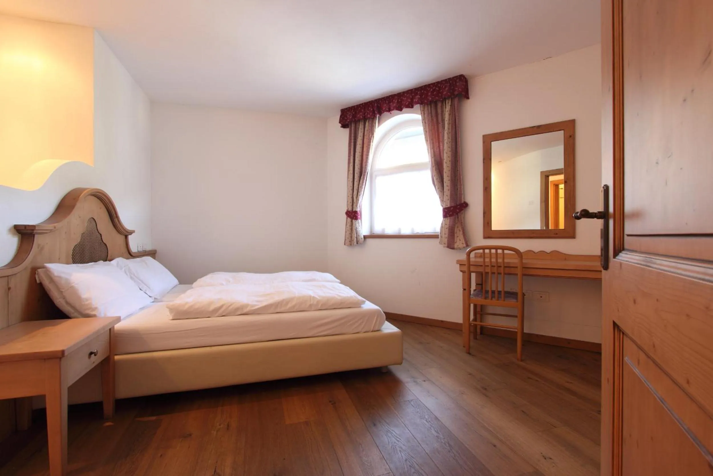 Photo of the whole room, Bed in Hotel Fanes Suite & Spa