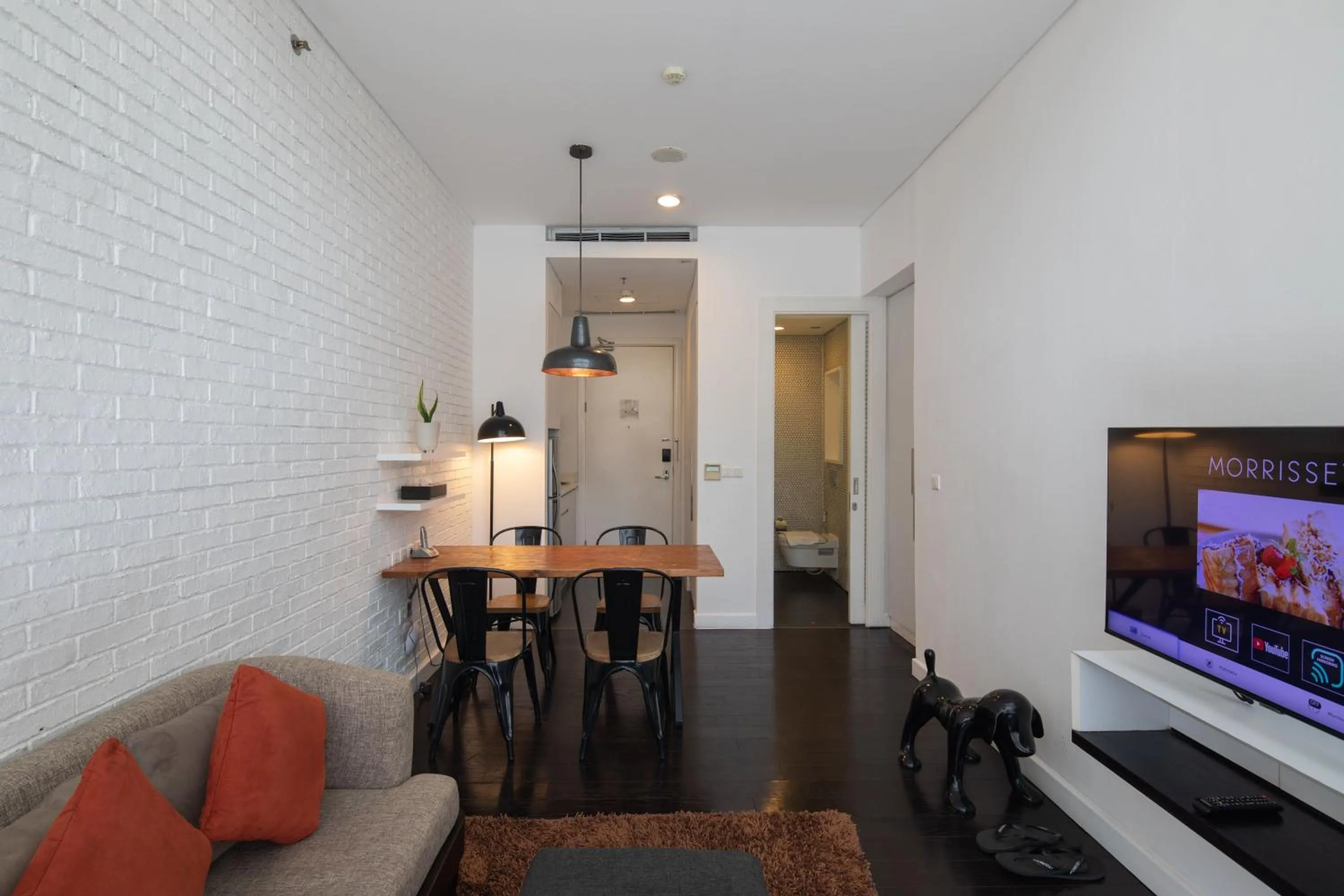 Communal lounge/ TV room in Morrissey Hotel