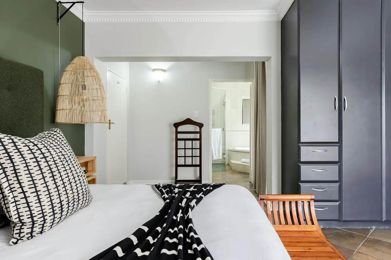 Bed in Matumi Golf Lodge