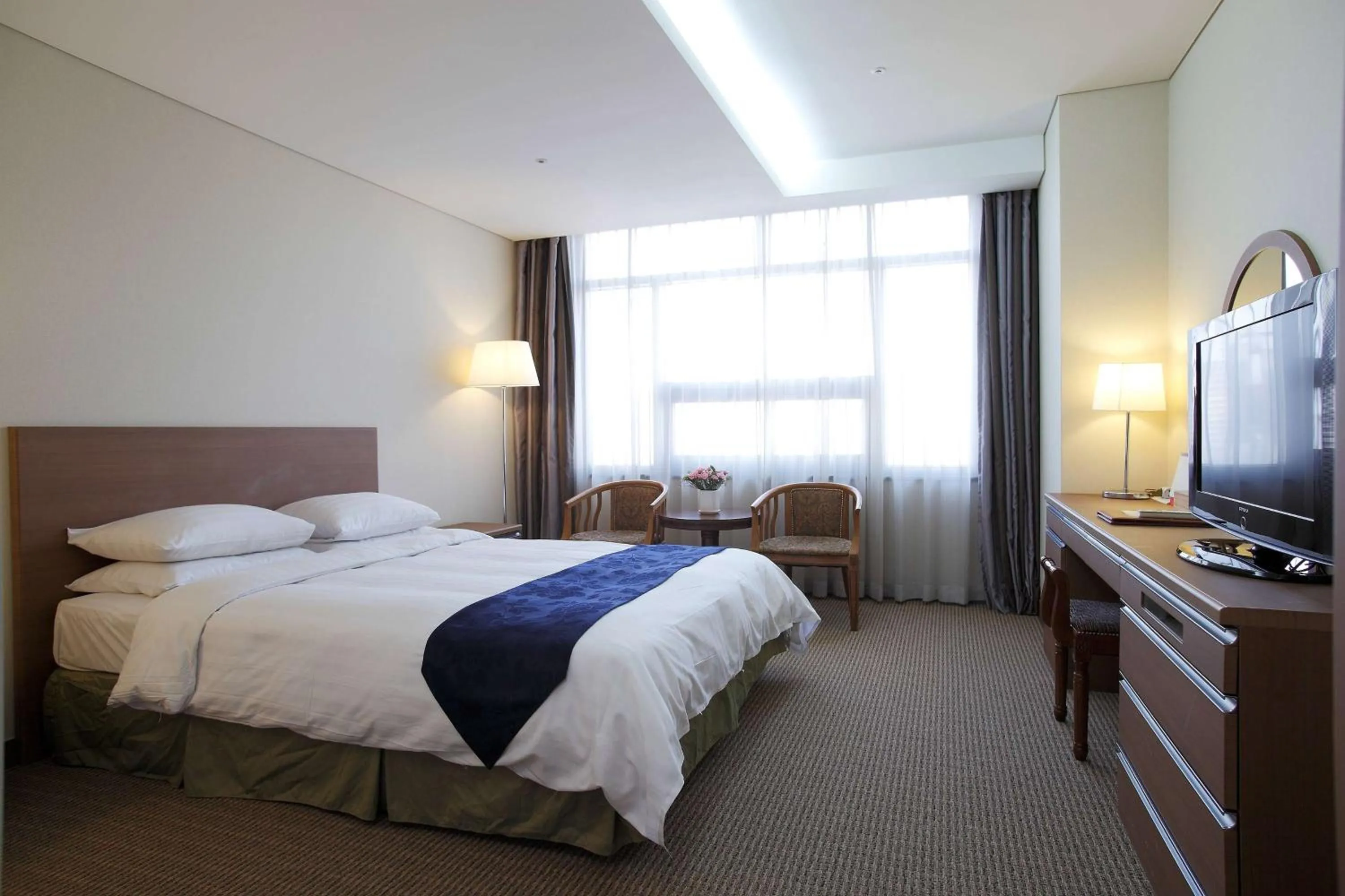 Photo of the whole room, Bed in Ramada by Wyndham Dongtan