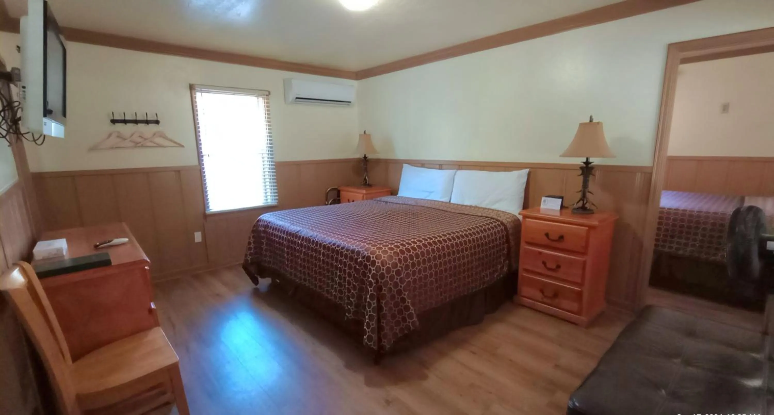 Bed in Kernville Inn