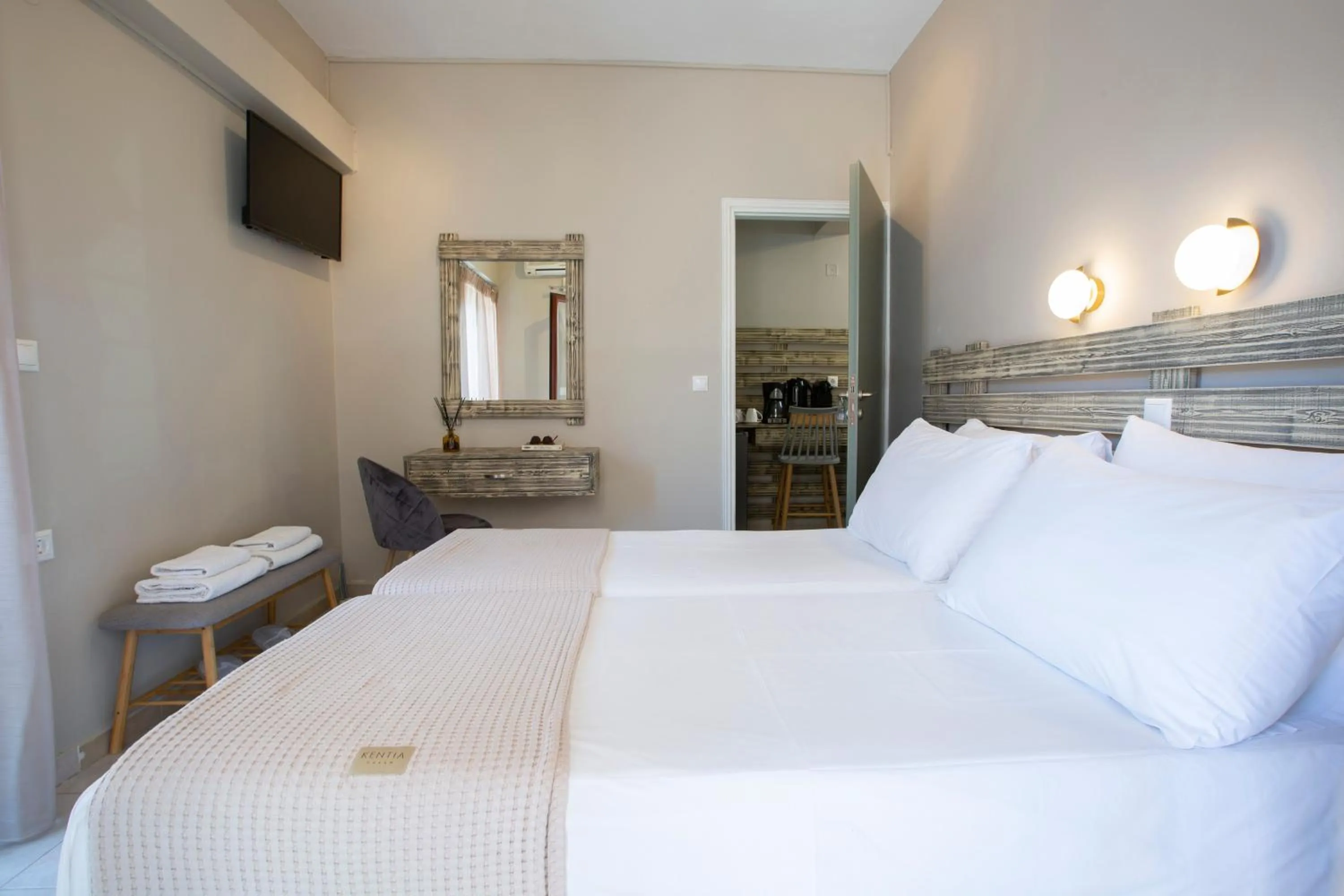 Bed in Athina résidence