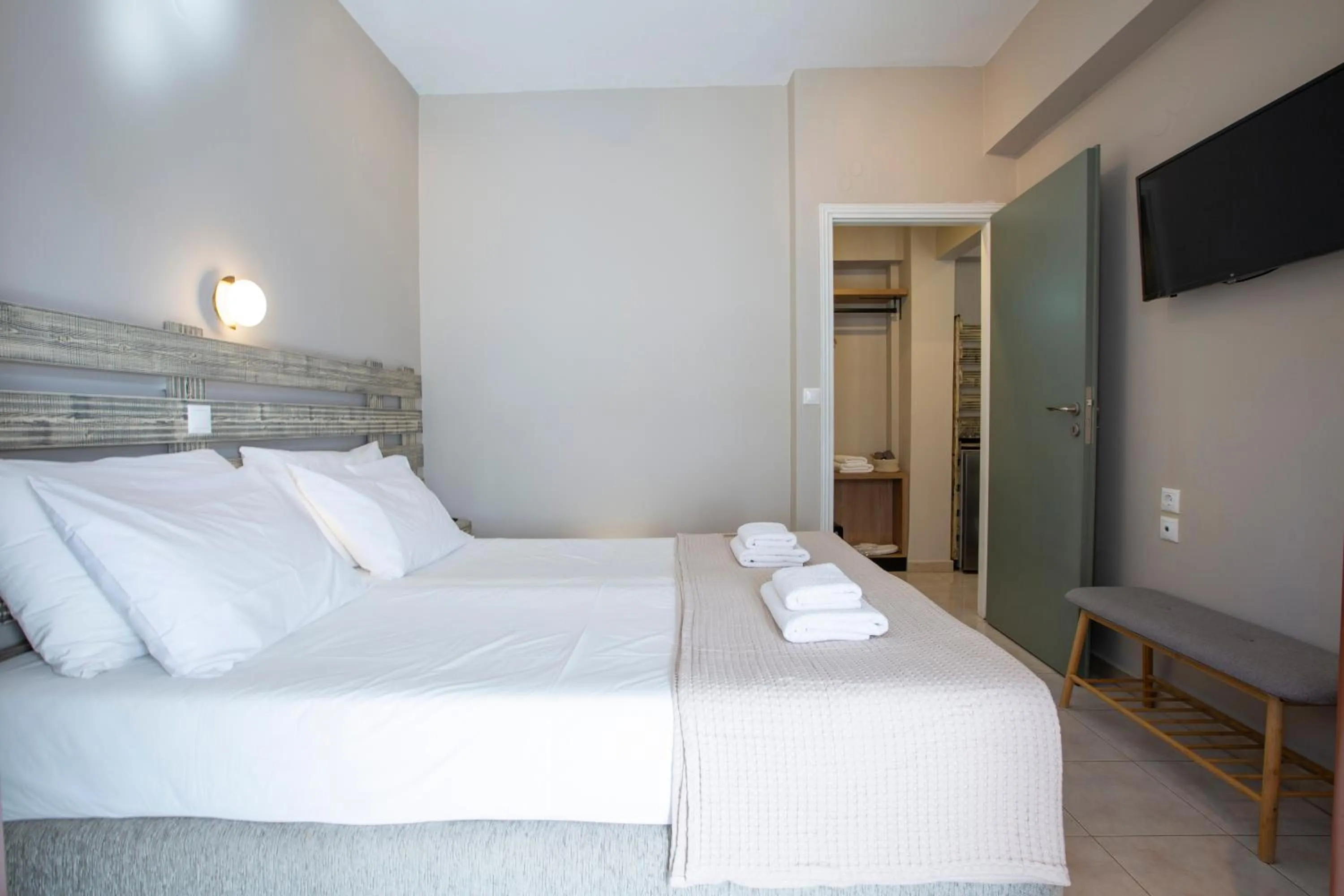 Bed in Athina résidence