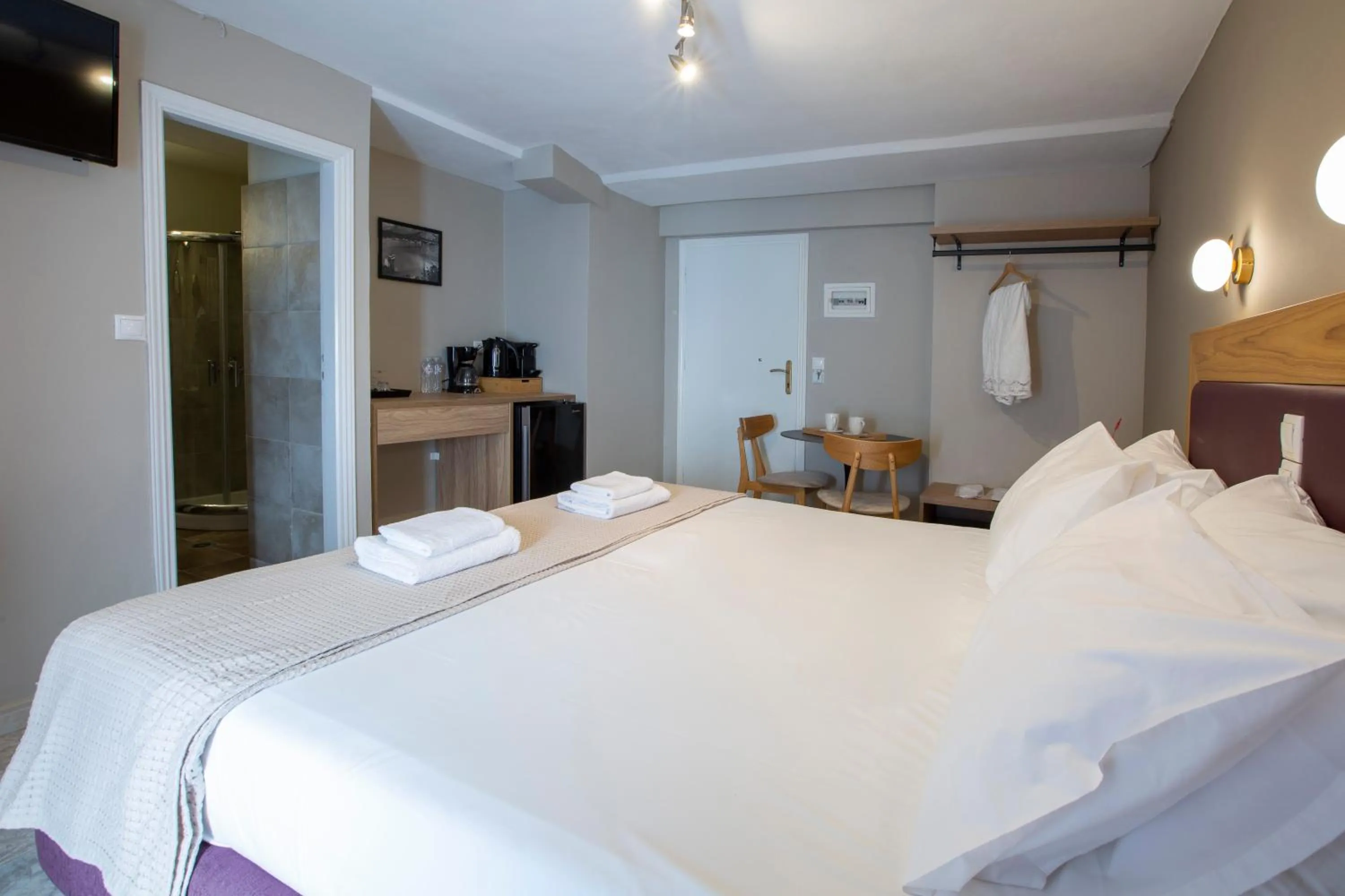 Bed in Athina résidence