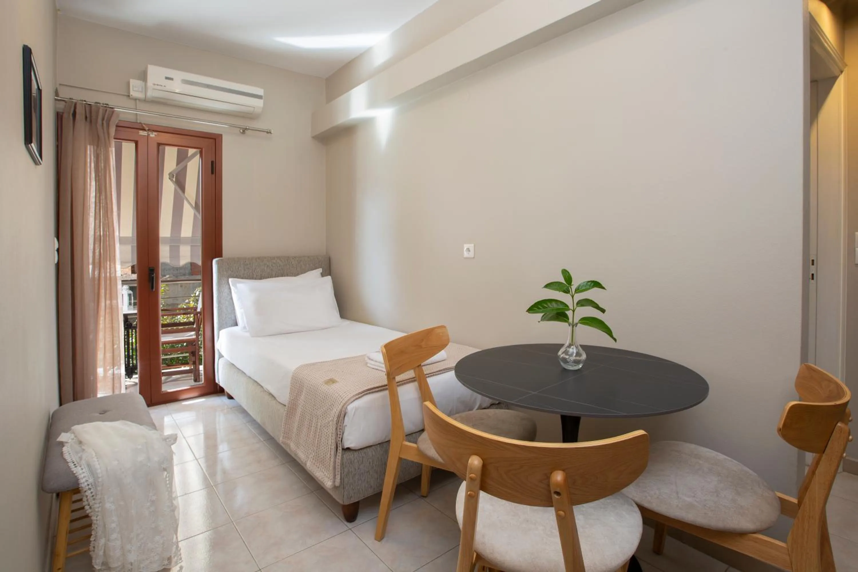 Bed in Athina résidence