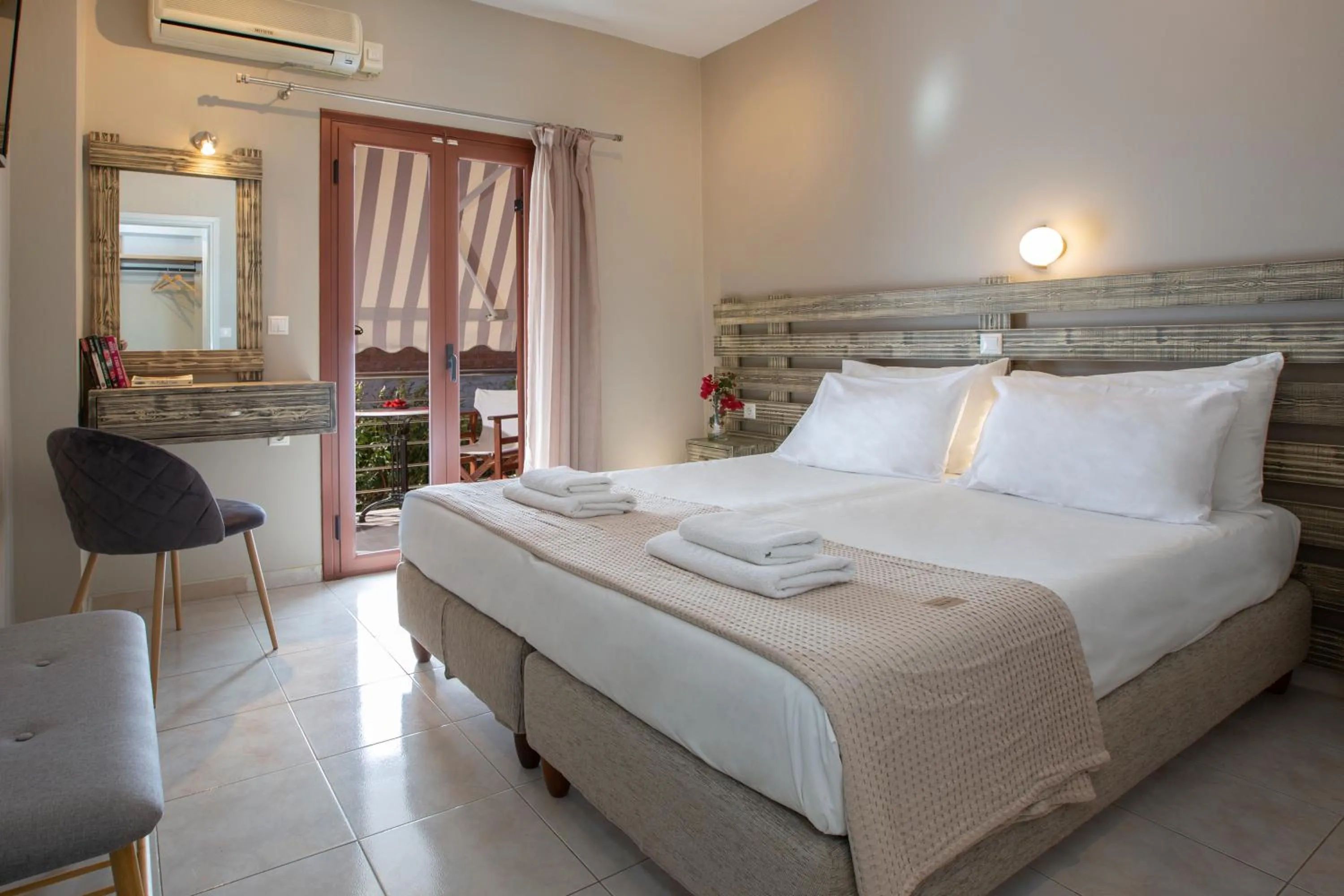 Bed in Athina résidence