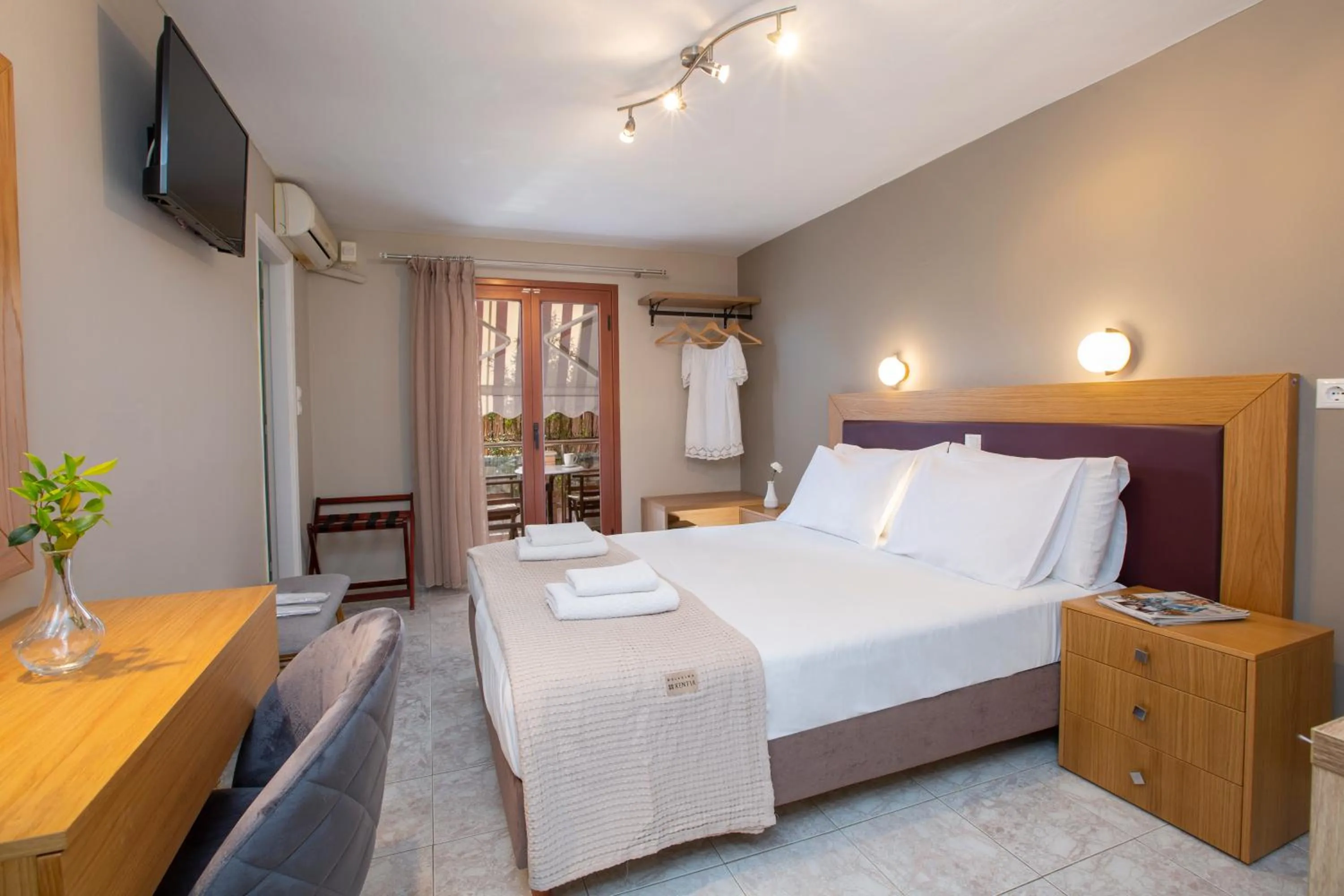 Bed in Athina résidence