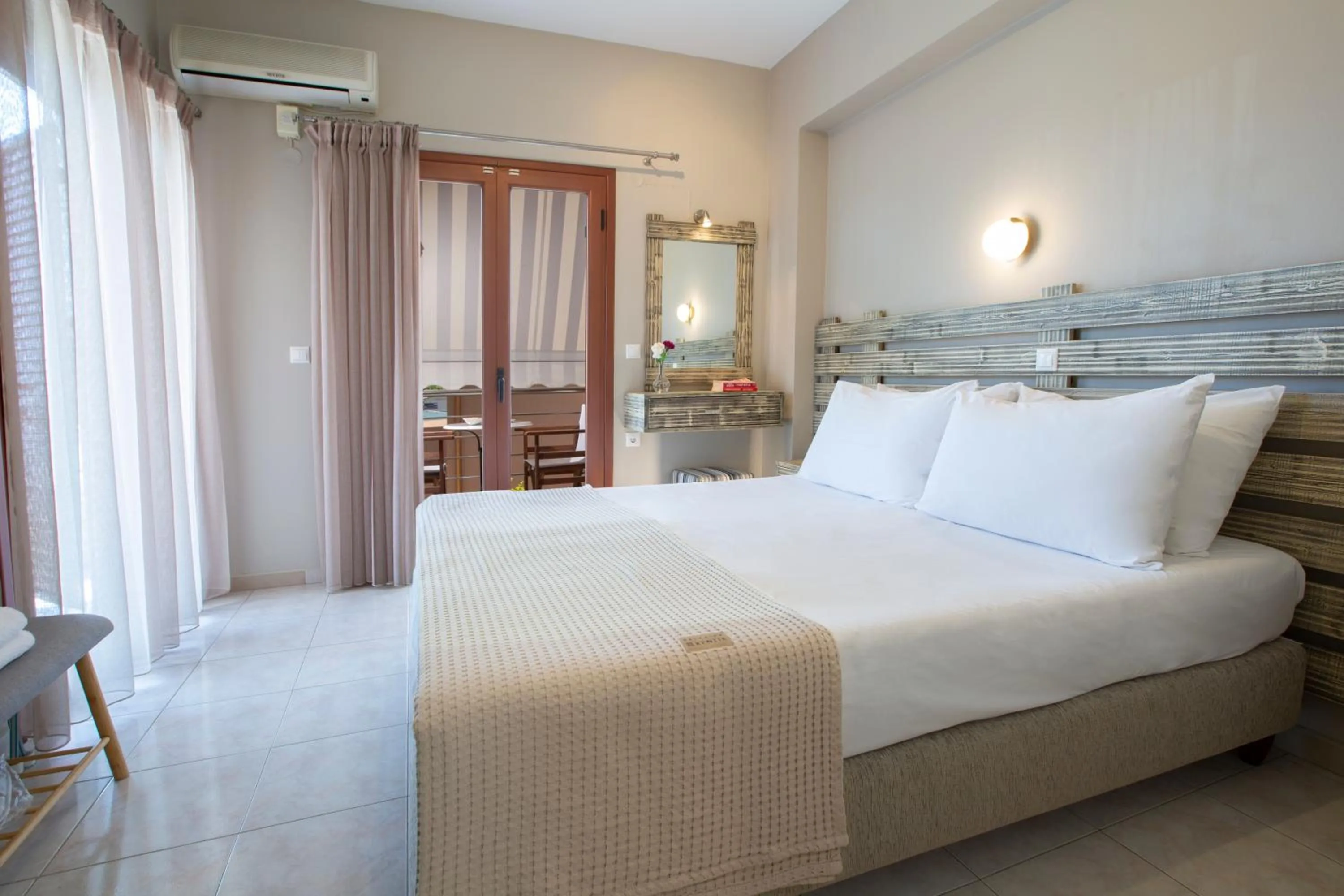 Bed in Athina résidence