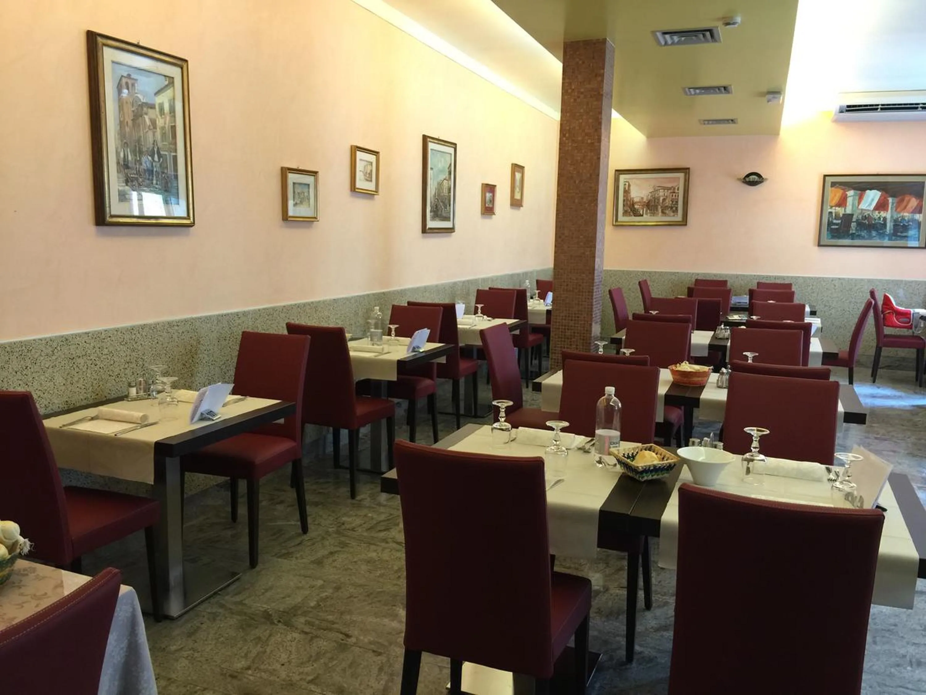 Restaurant/places to eat in Hotel Ragno D'Oro