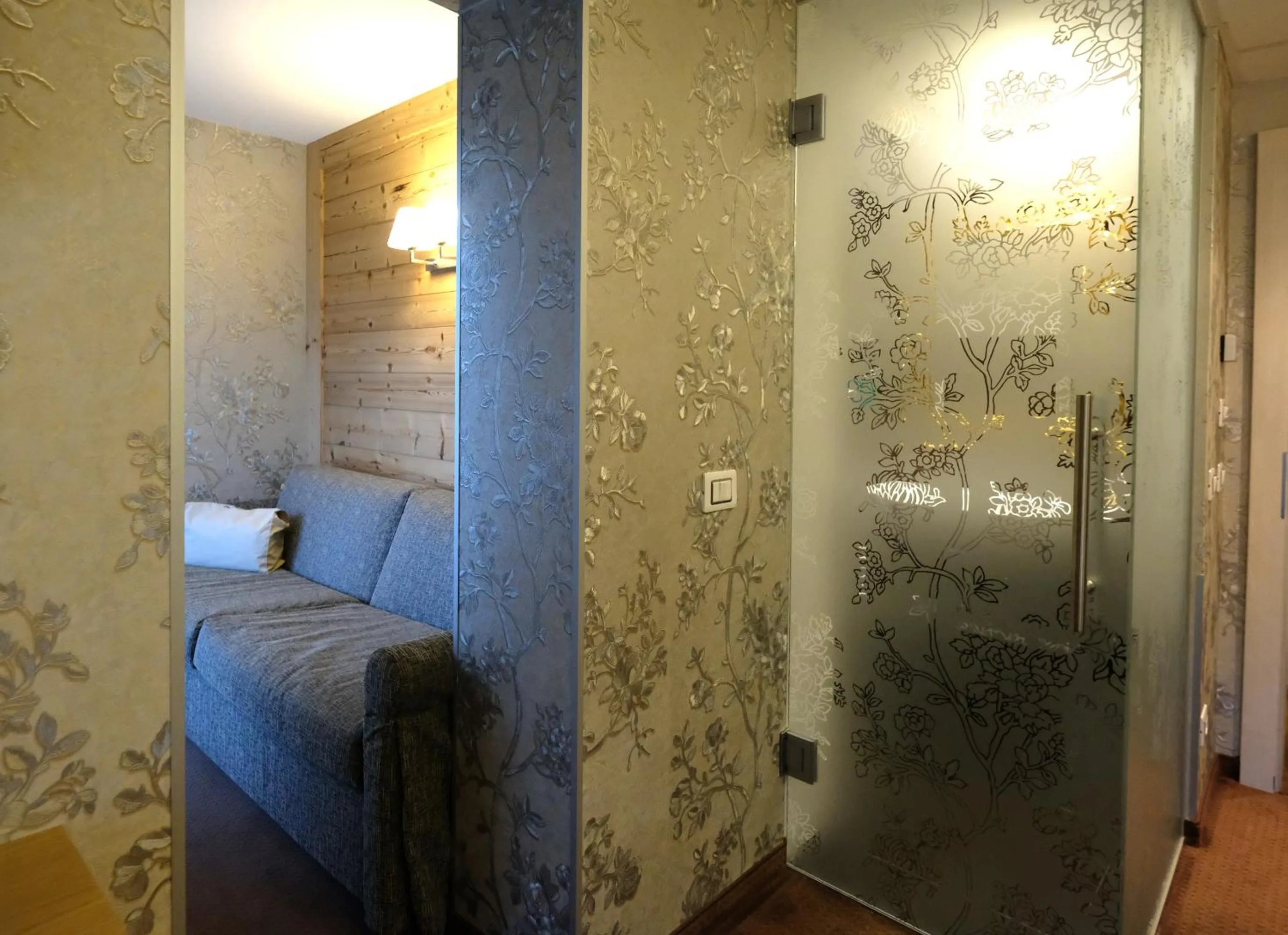 Bathroom, Bed in Cimon Dolomites Hotel