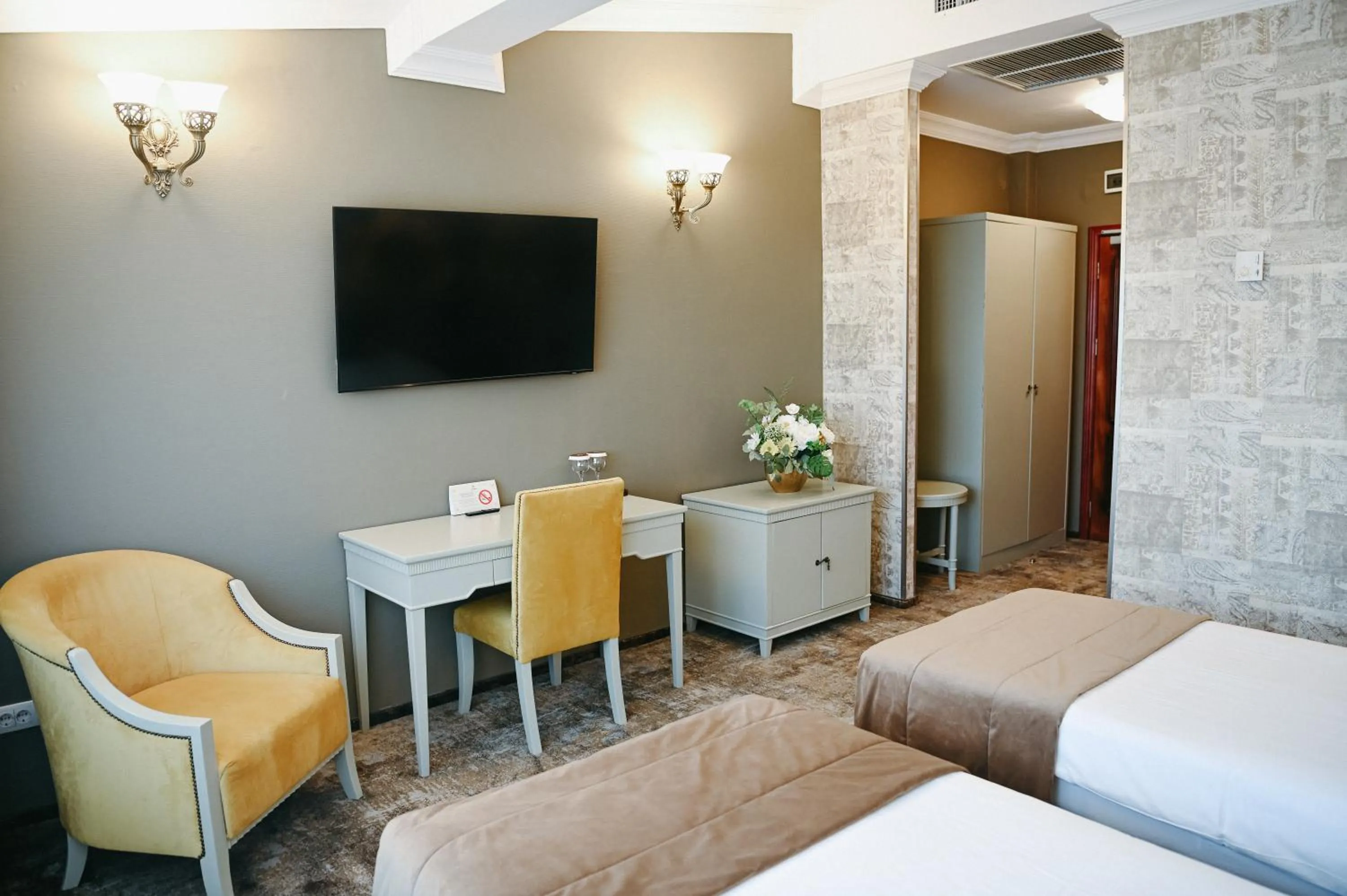 Bed in Hotel La Castel Iasi