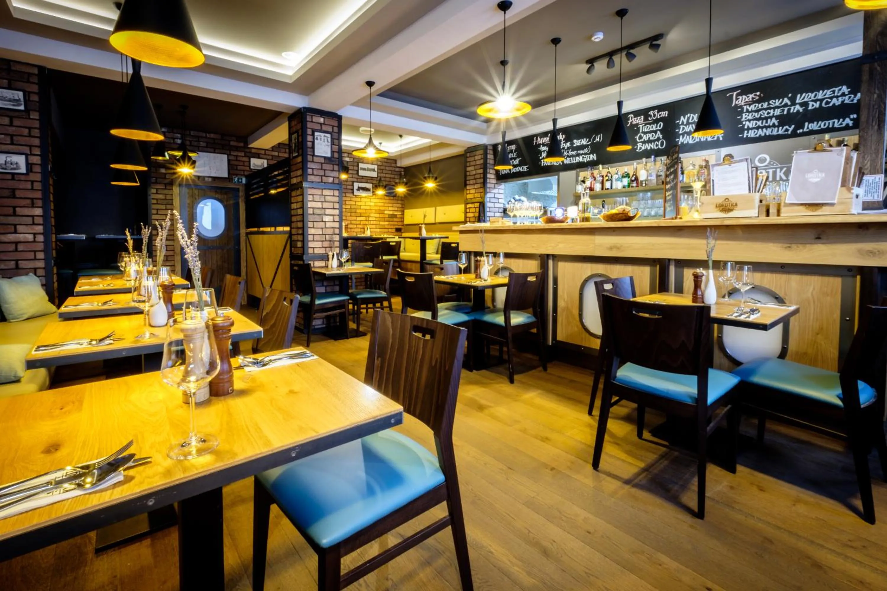 Restaurant/places to eat in Hotel U Nádraží