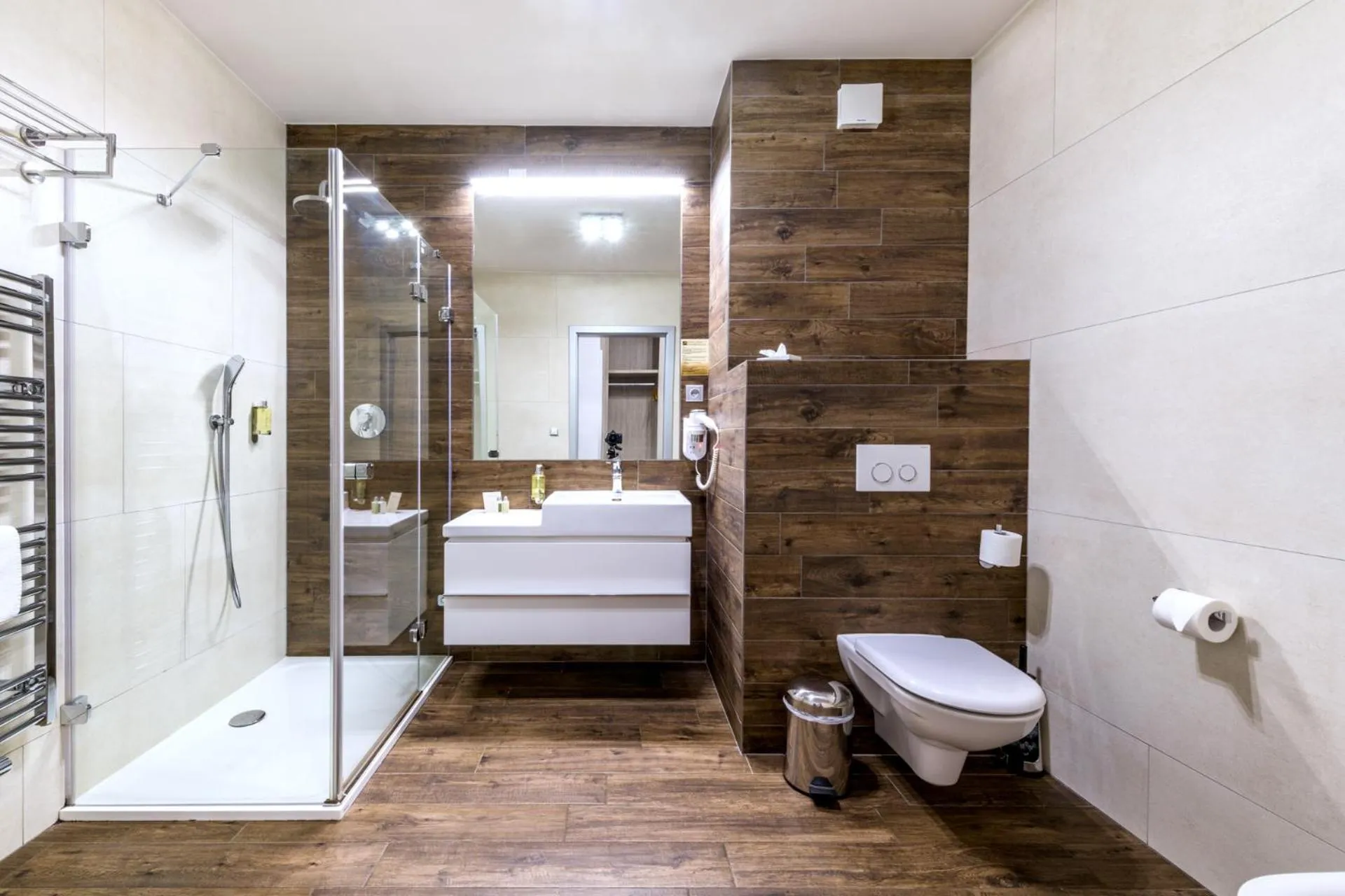 Shower in HOTEL PECR DEEP