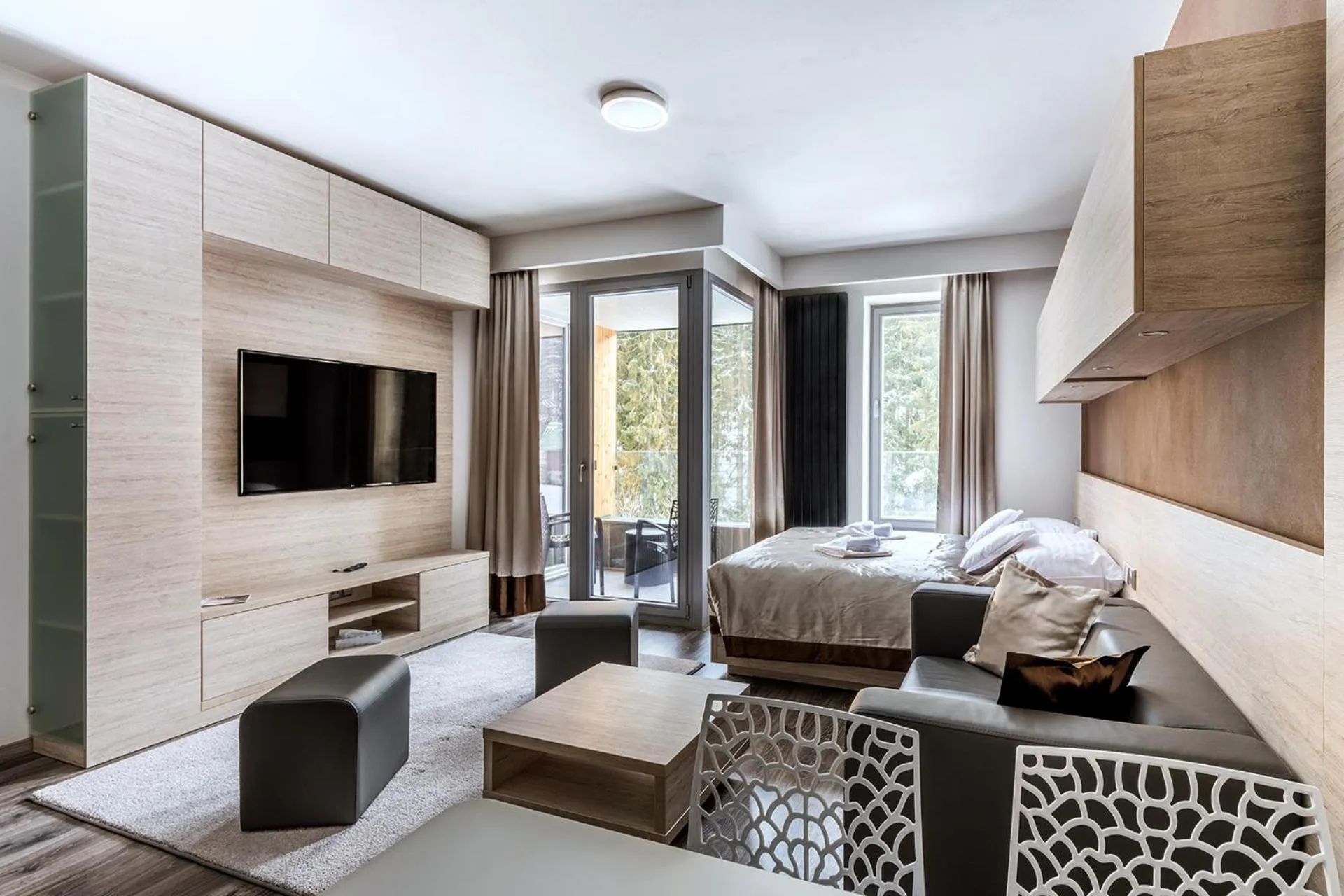 Living room, Bed in HOTEL PECR DEEP