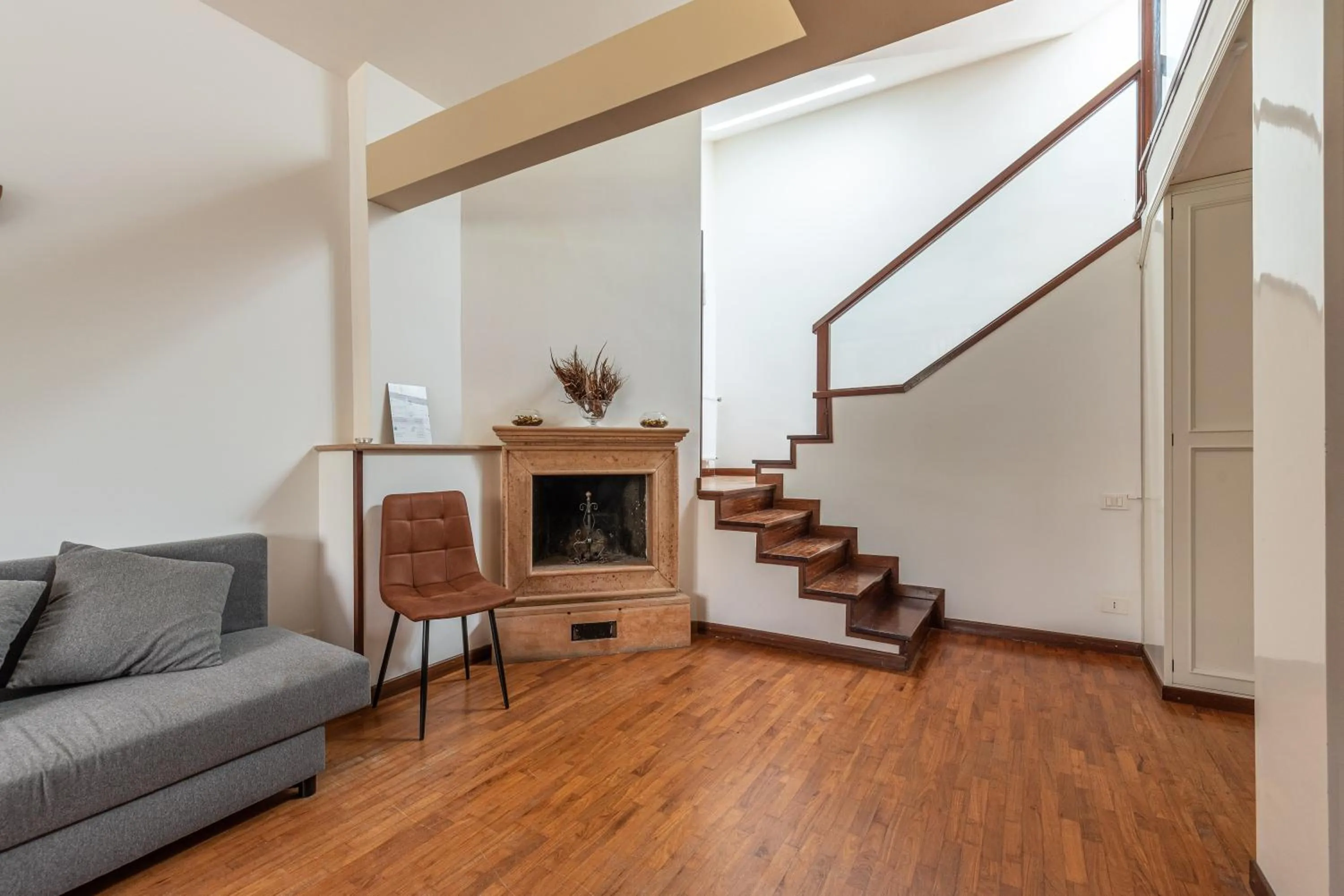 flat iron in Bouganville Home Mondello