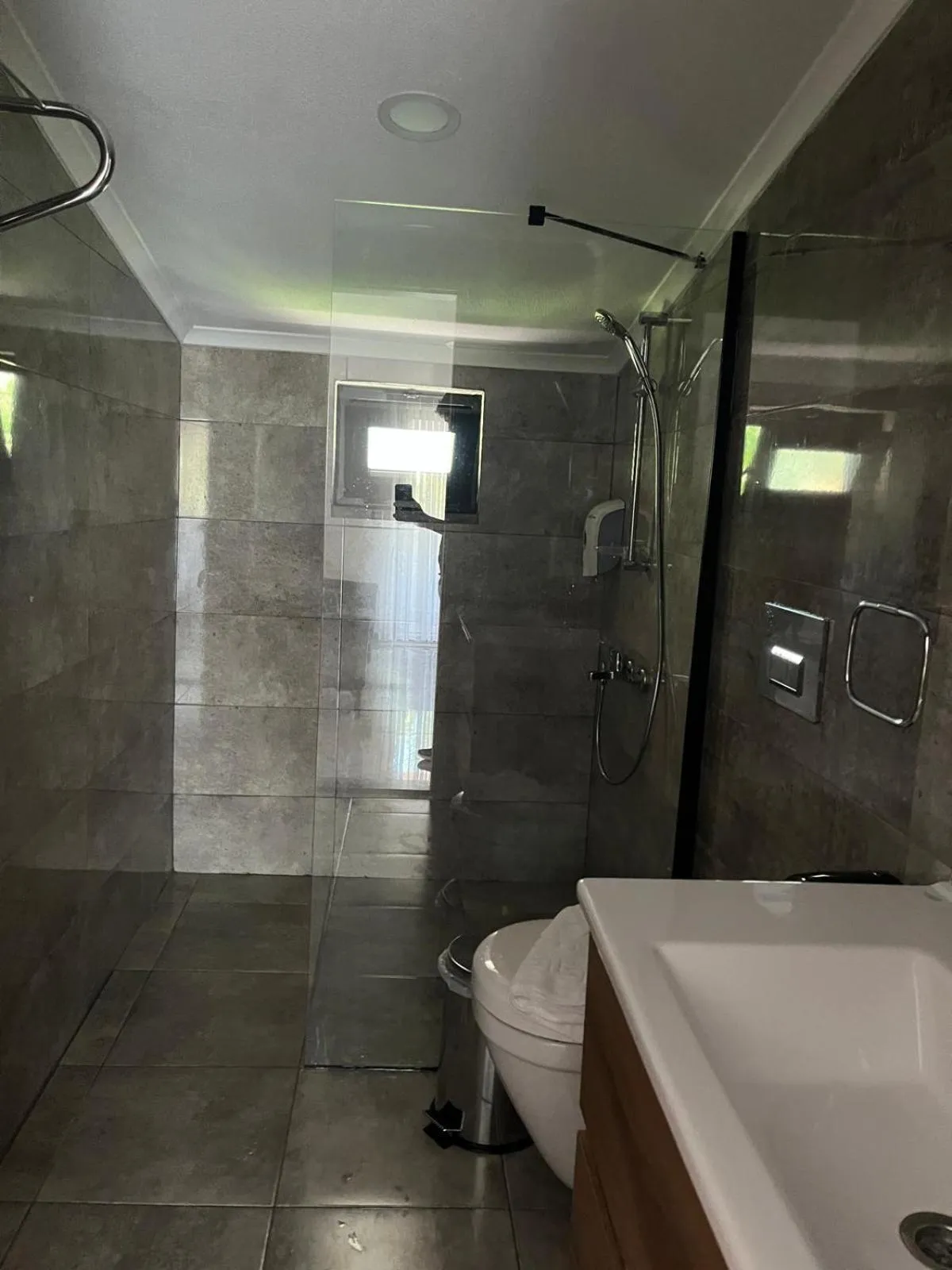 Shower in Hotel Riverside