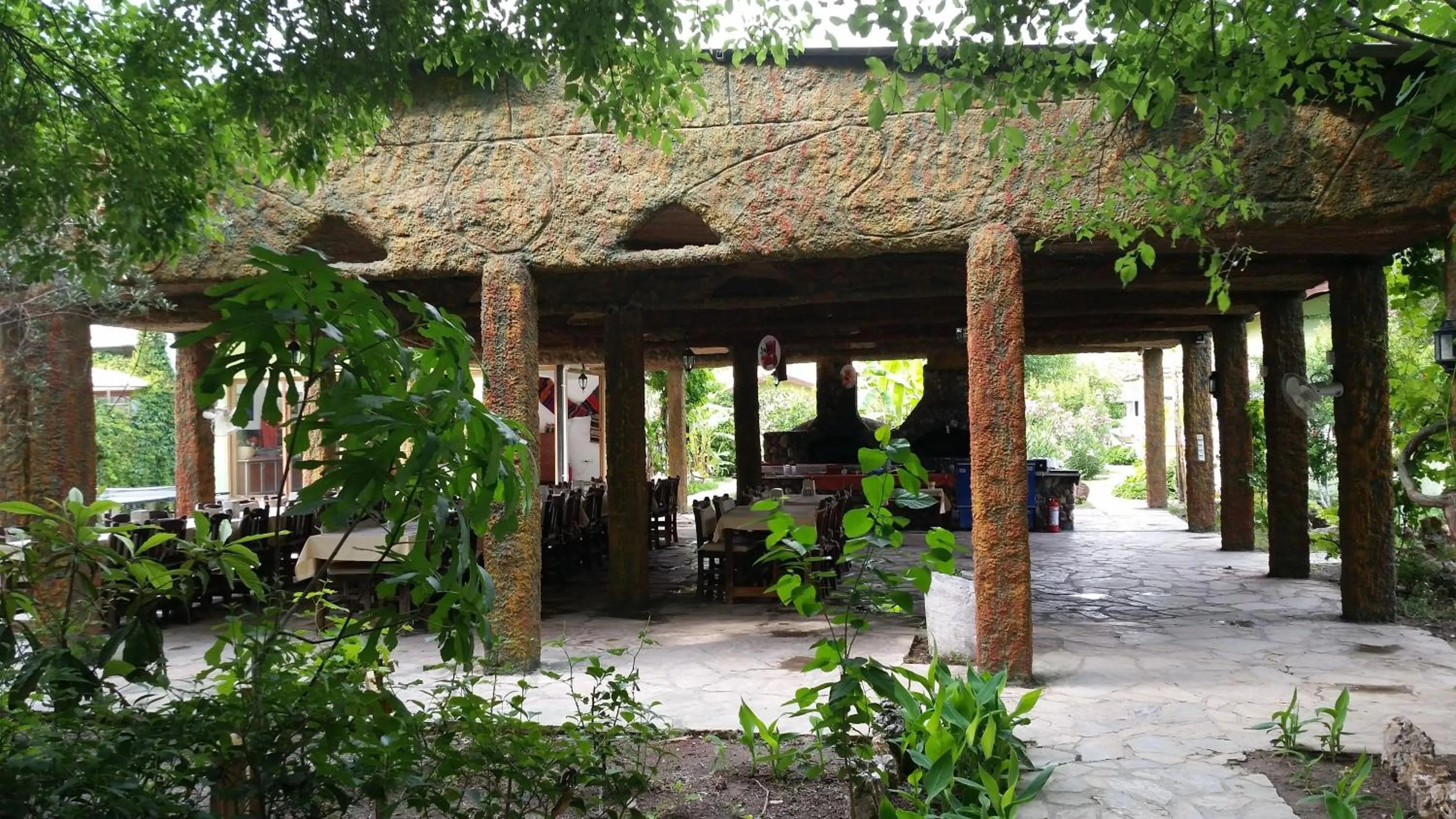 Restaurant/places to eat in Hotel Riverside