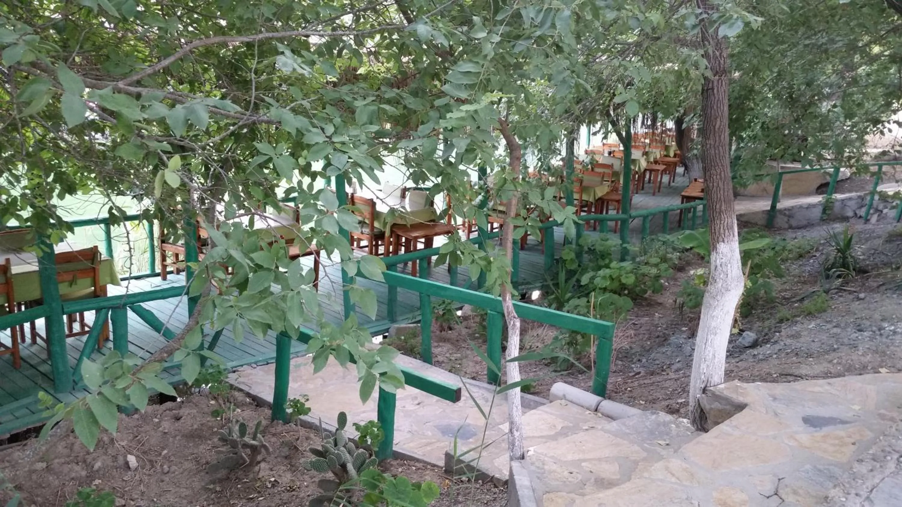 Restaurant/places to eat in Hotel Riverside