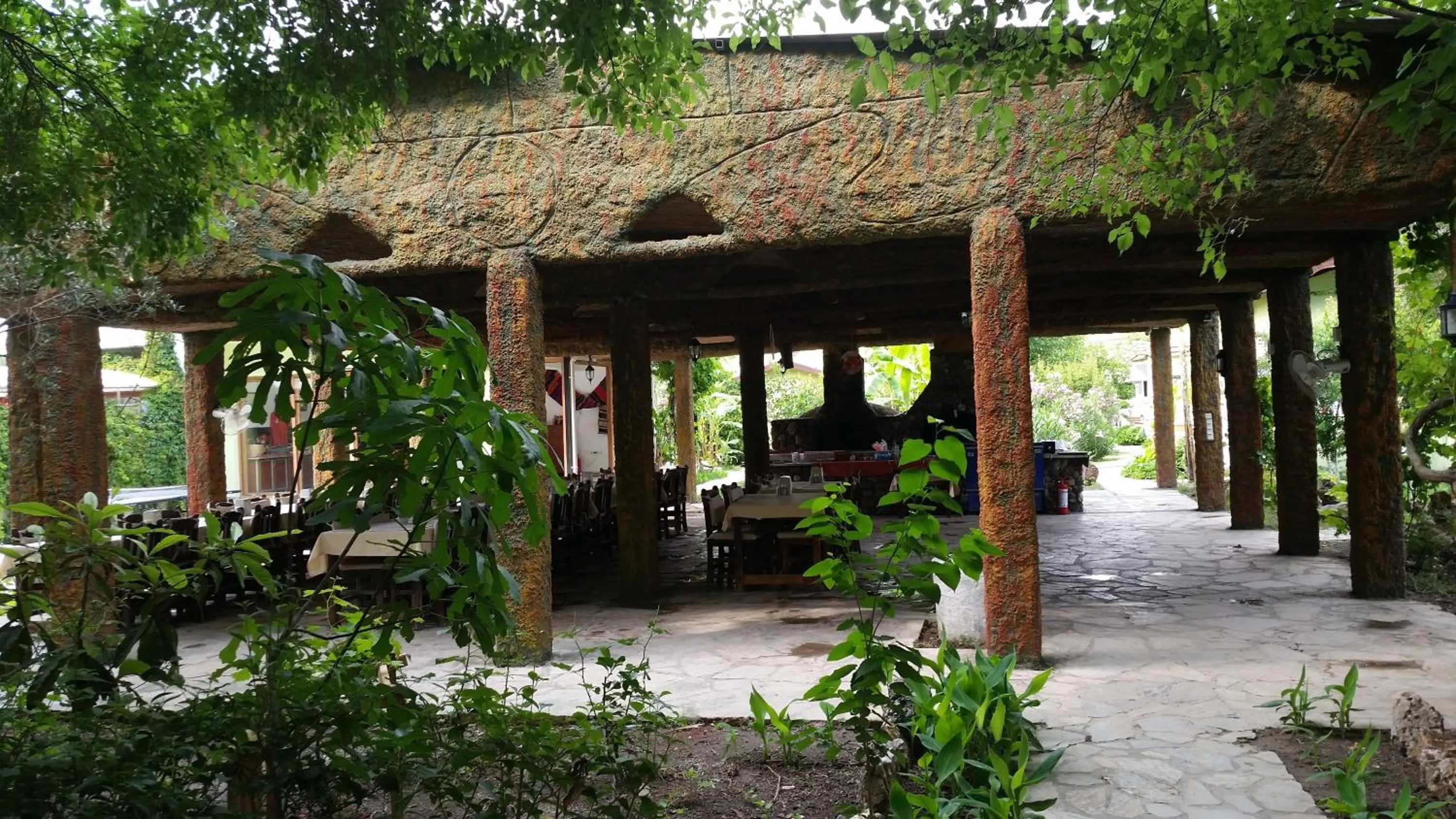 Restaurant/places to eat in Hotel Riverside