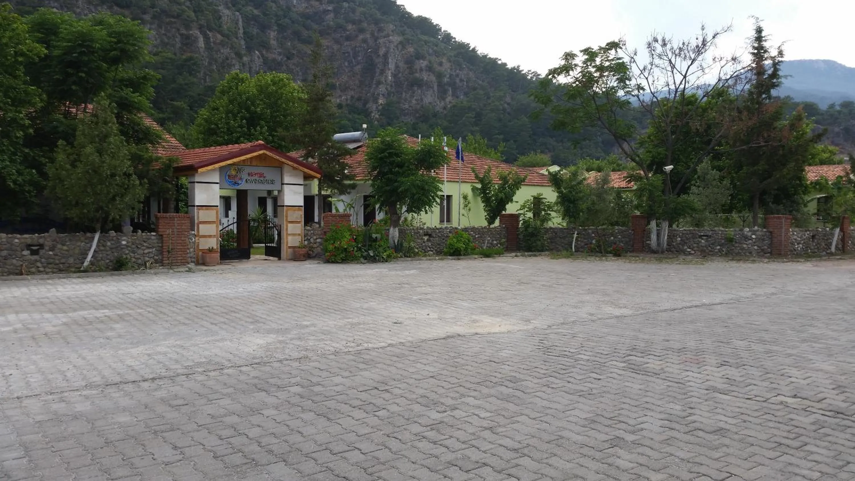 Facade/entrance in Hotel Riverside