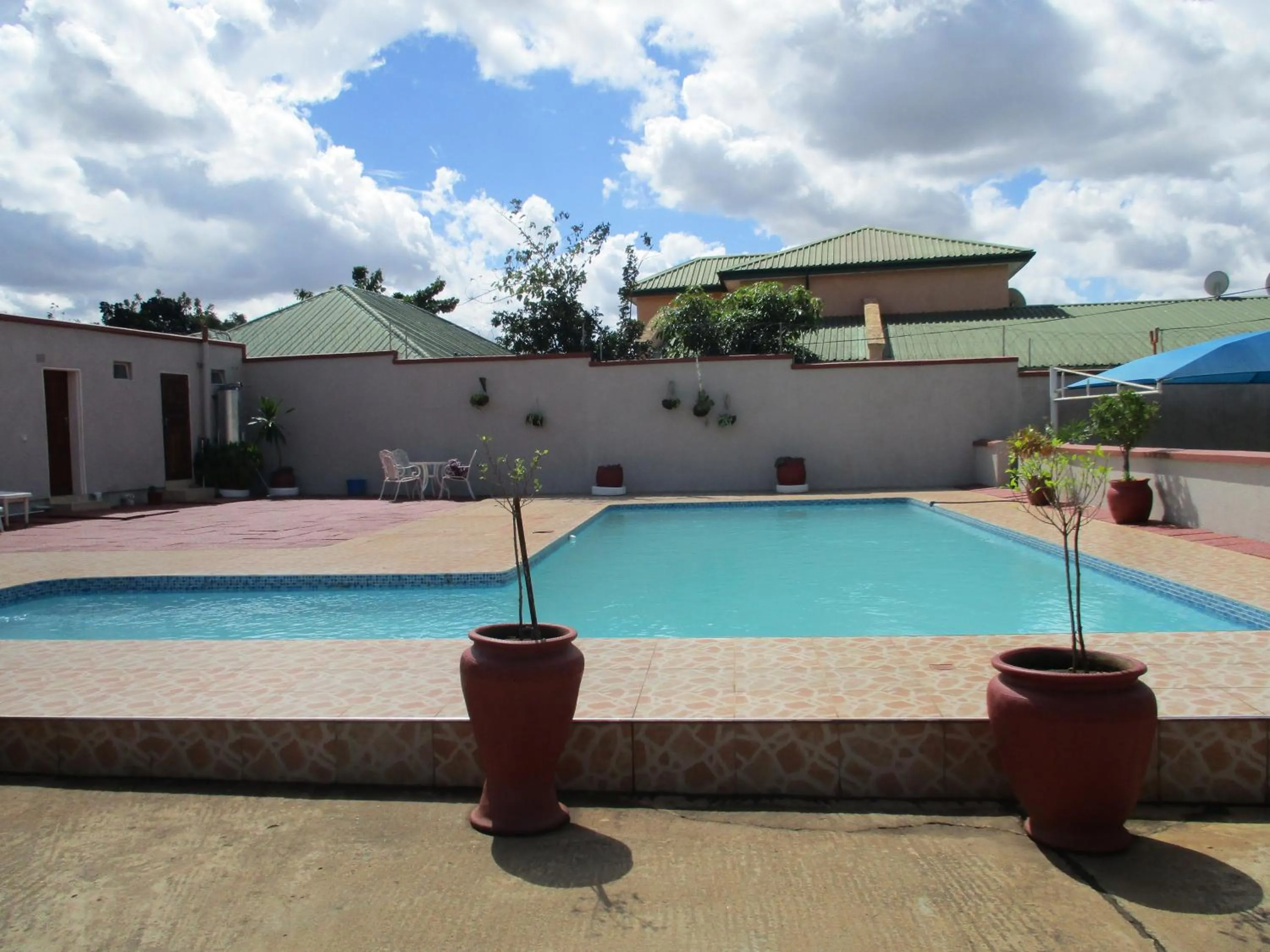 Swimming pool in Avon Apartments
