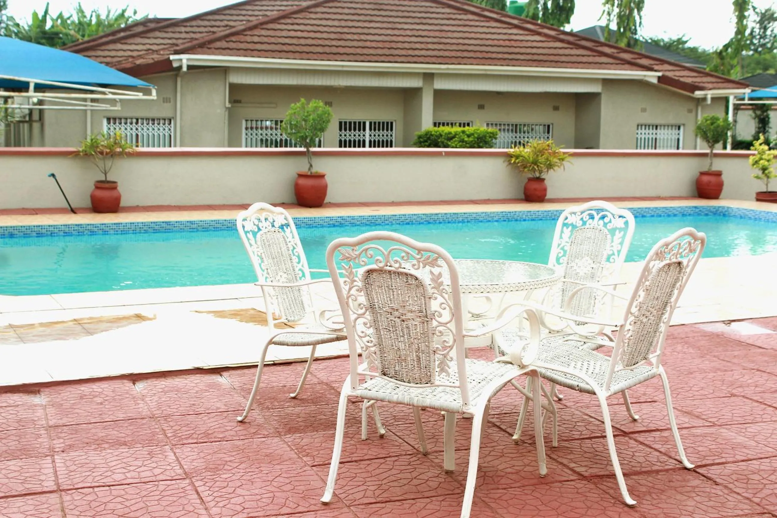 Swimming pool in Avon Apartments