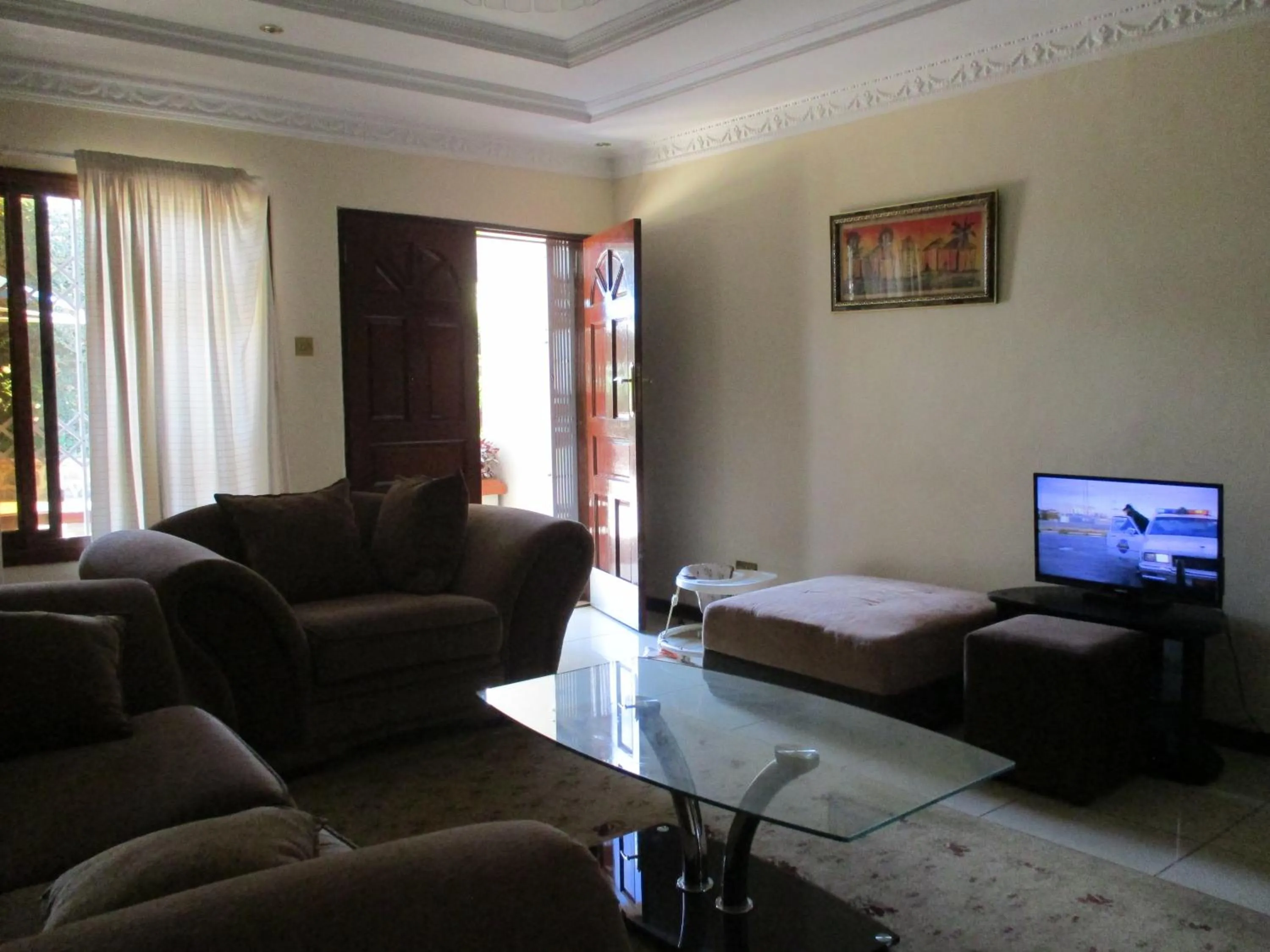 Communal lounge/ TV room, Bed in Avon Apartments