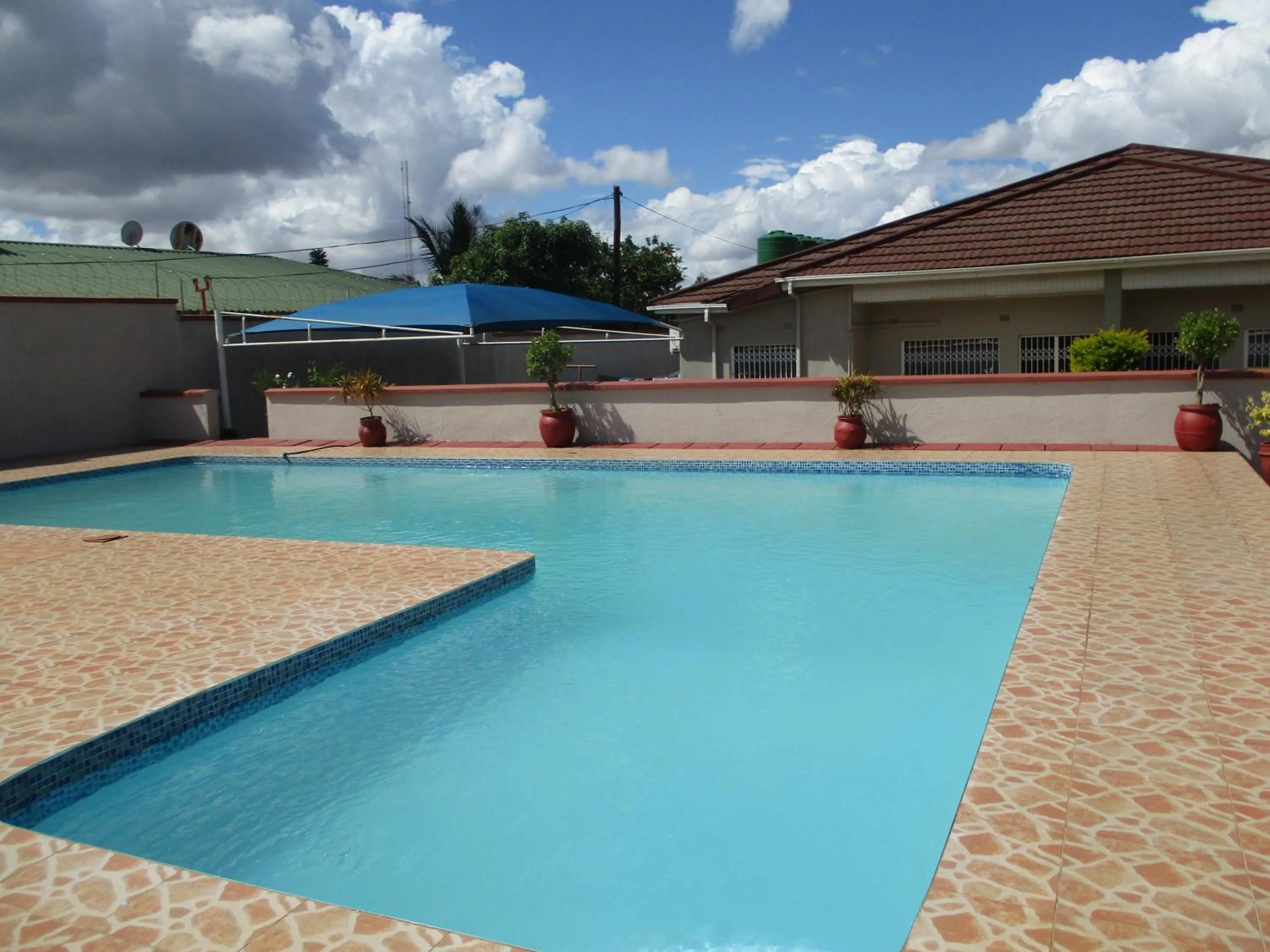 Swimming pool in Avon Apartments