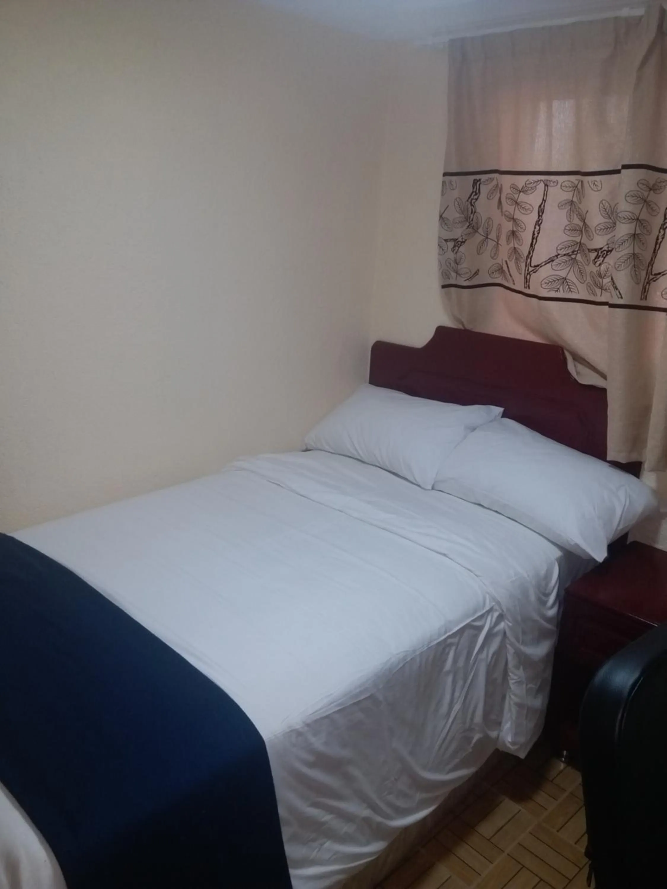 Bedroom, Bed in Avon Apartments