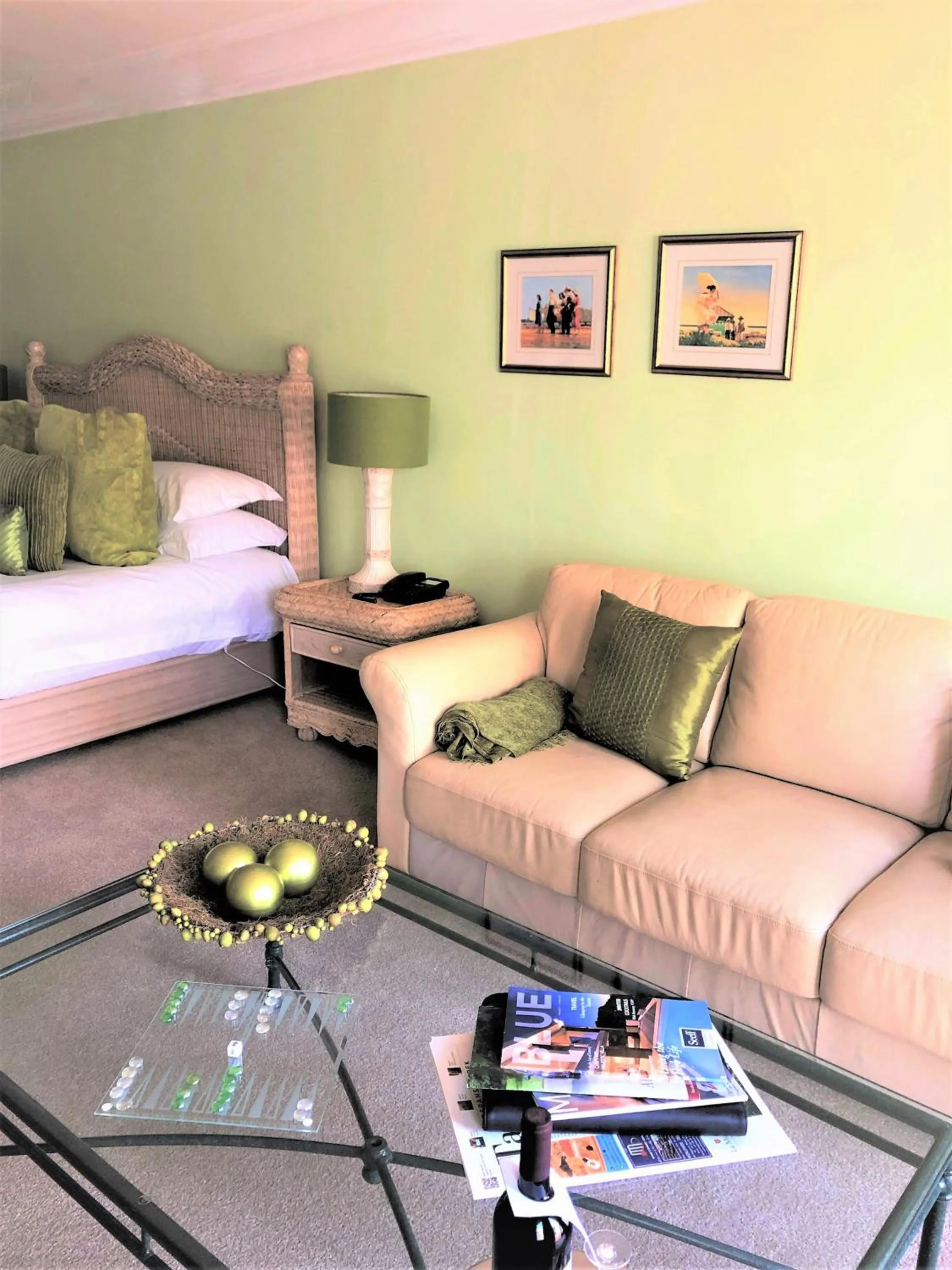 Living room, Bed in Le Manoir de Brendel