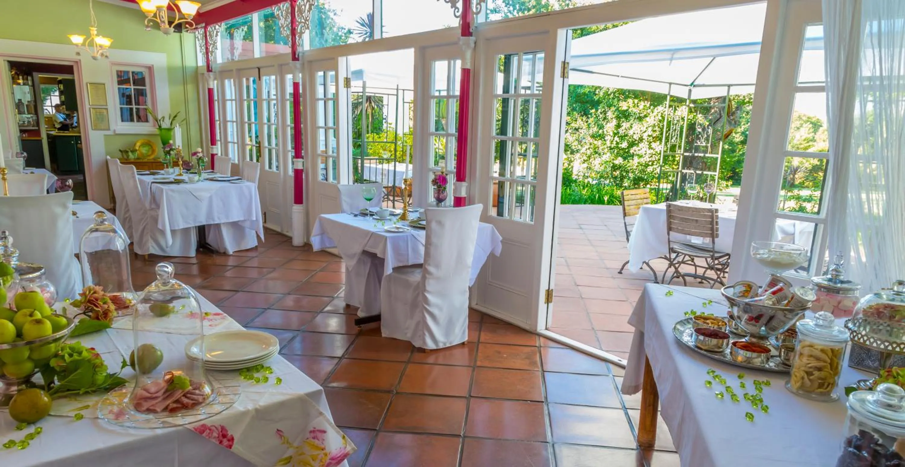 Buffet breakfast in Le Manoir de Brendel