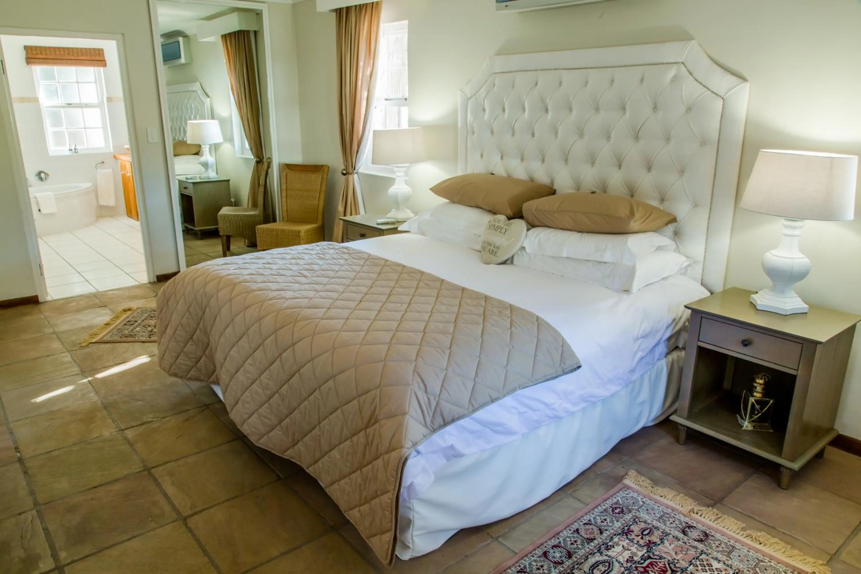 Day, Bed in Le Manoir de Brendel