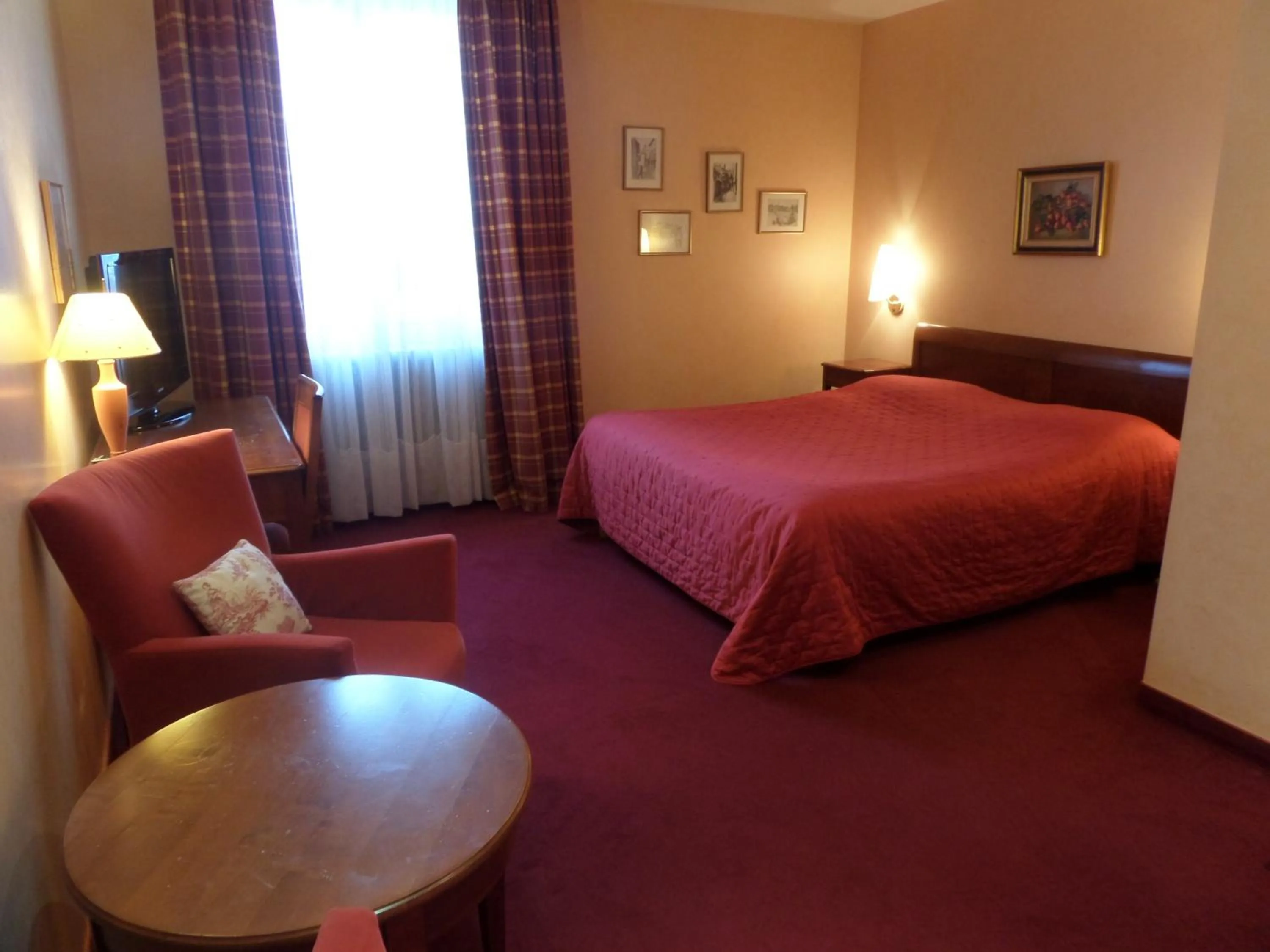 Bed in Hôtel Restaurant Chez Henriette