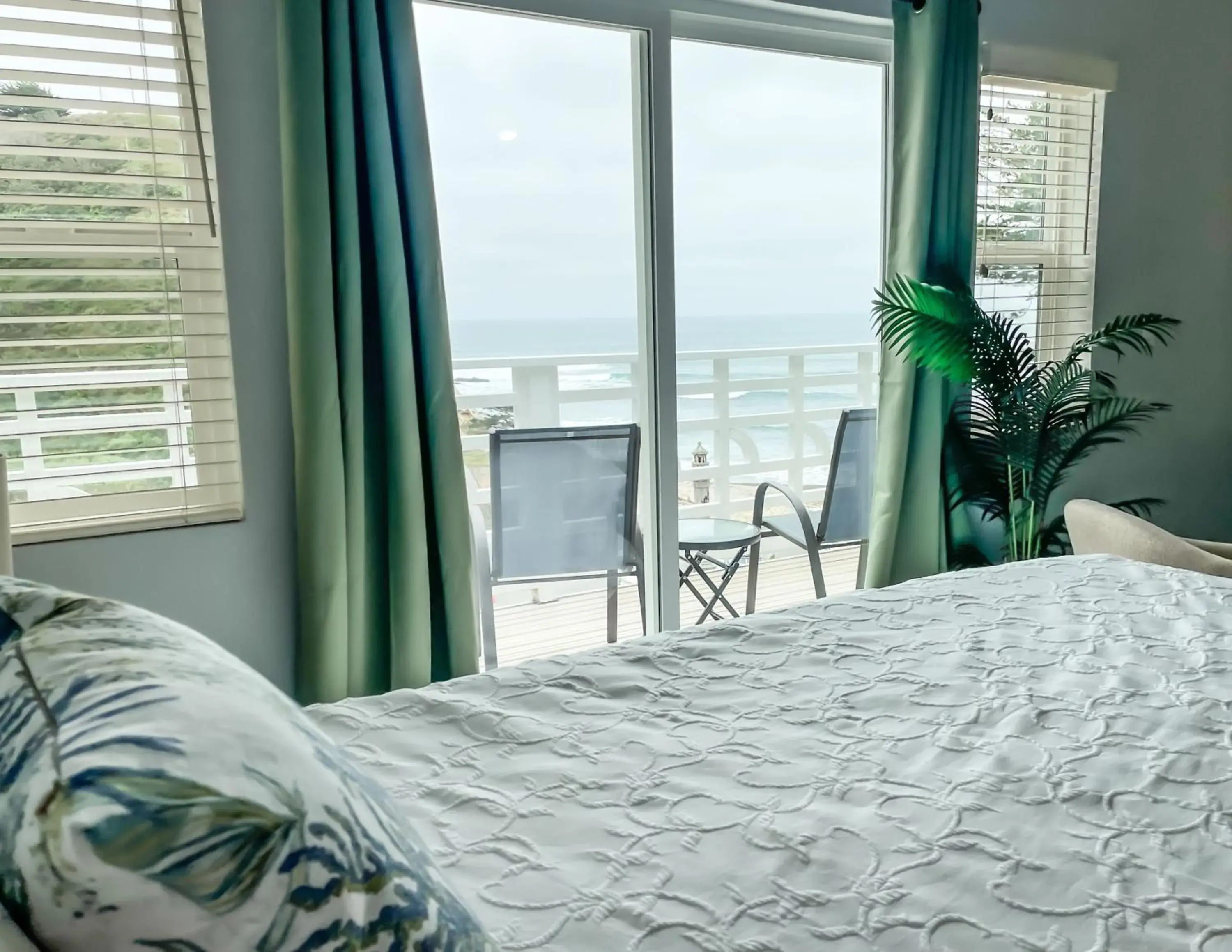 Deluxe Queen Room with Ocean View in Wharf Master's Inn Deluxe Queen Room with Ocean View in Wharf Master's Inn