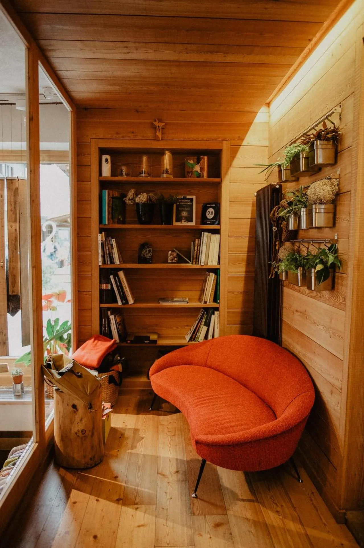 Communal lounge/ TV room in Hotel Larice