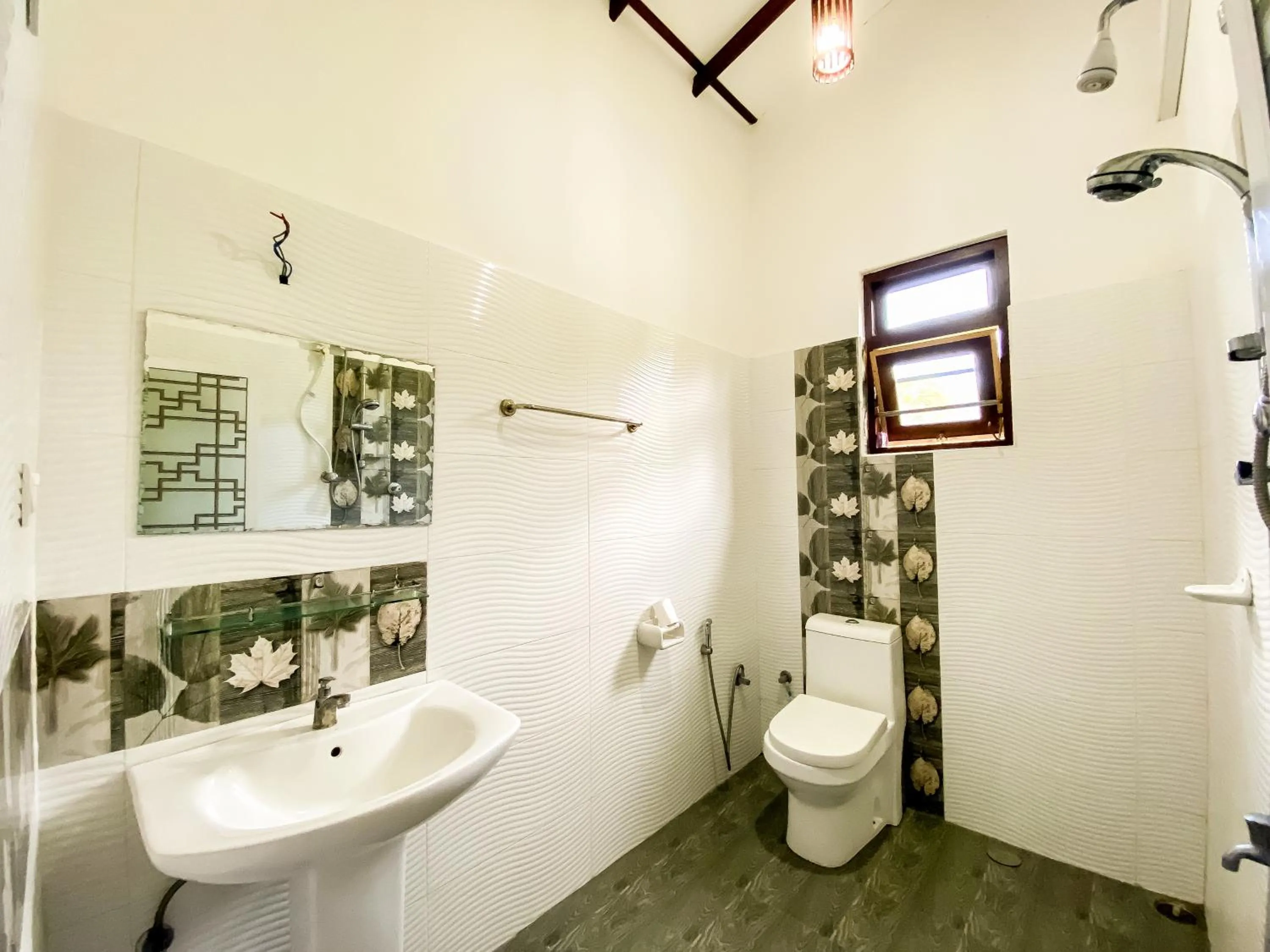 Bathroom in Lavender Home Yala Safari